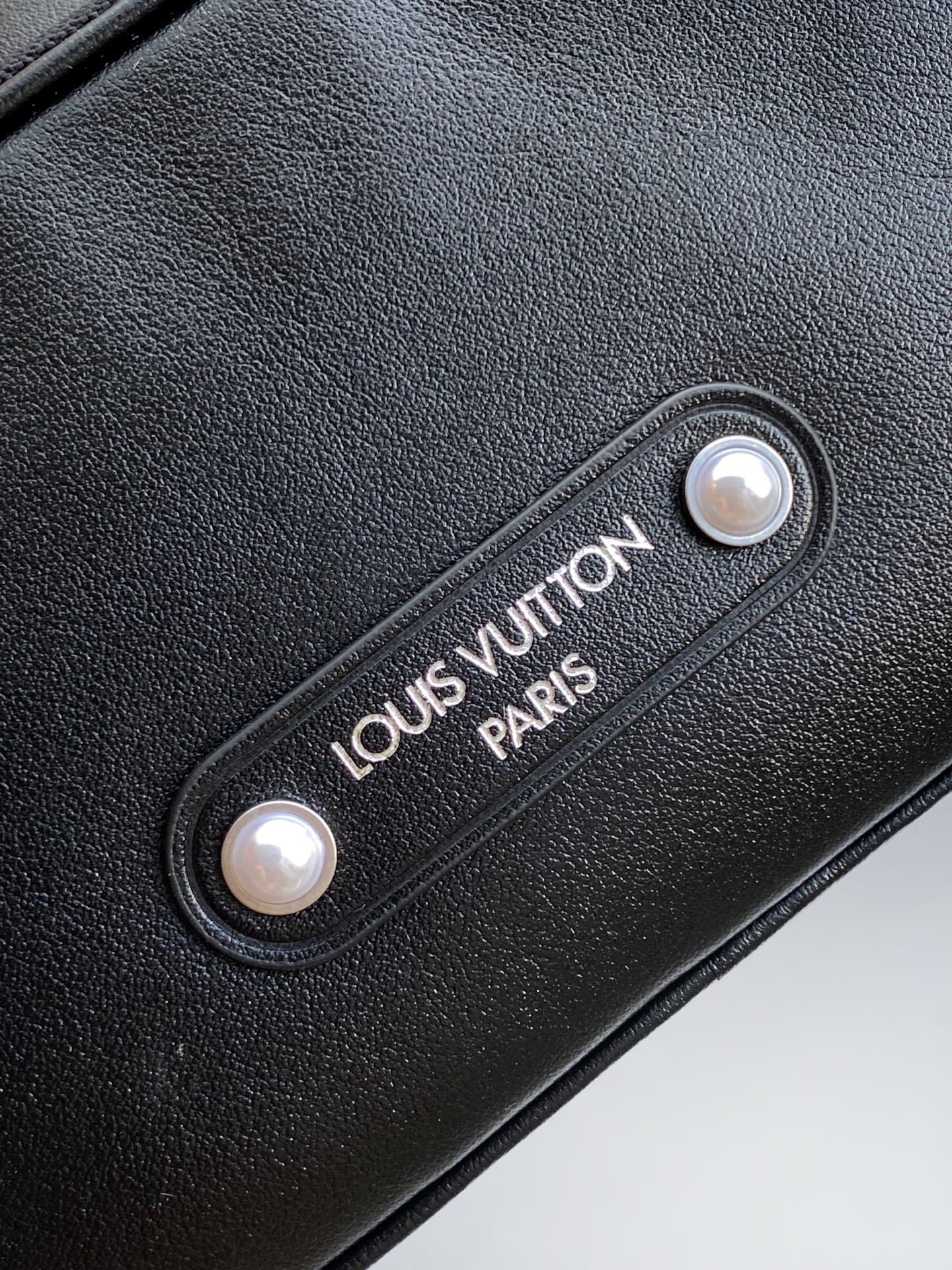 LV 高仿 黑色手提相機包 時尚百搭實用設計款｜歐美奢侈品精品推薦