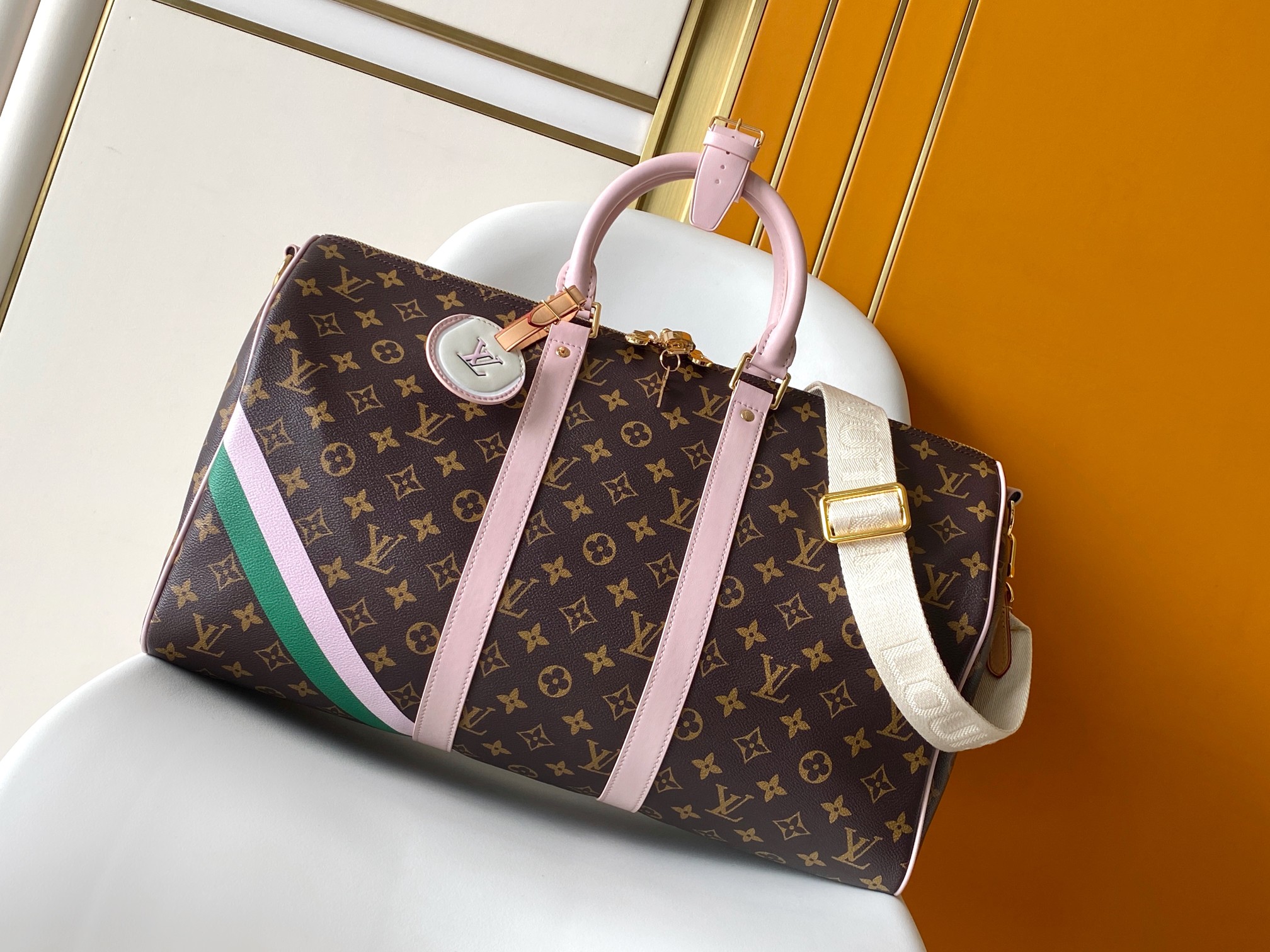 LV 高仿 Monogram 綠粉拼色 Keepall 波士頓旅行袋|超A仿原單精品圖片 6 LV 高仿 Monogram 綠粉拼色 Keepall 波士頓旅行袋|歐美奢侈品精品推薦