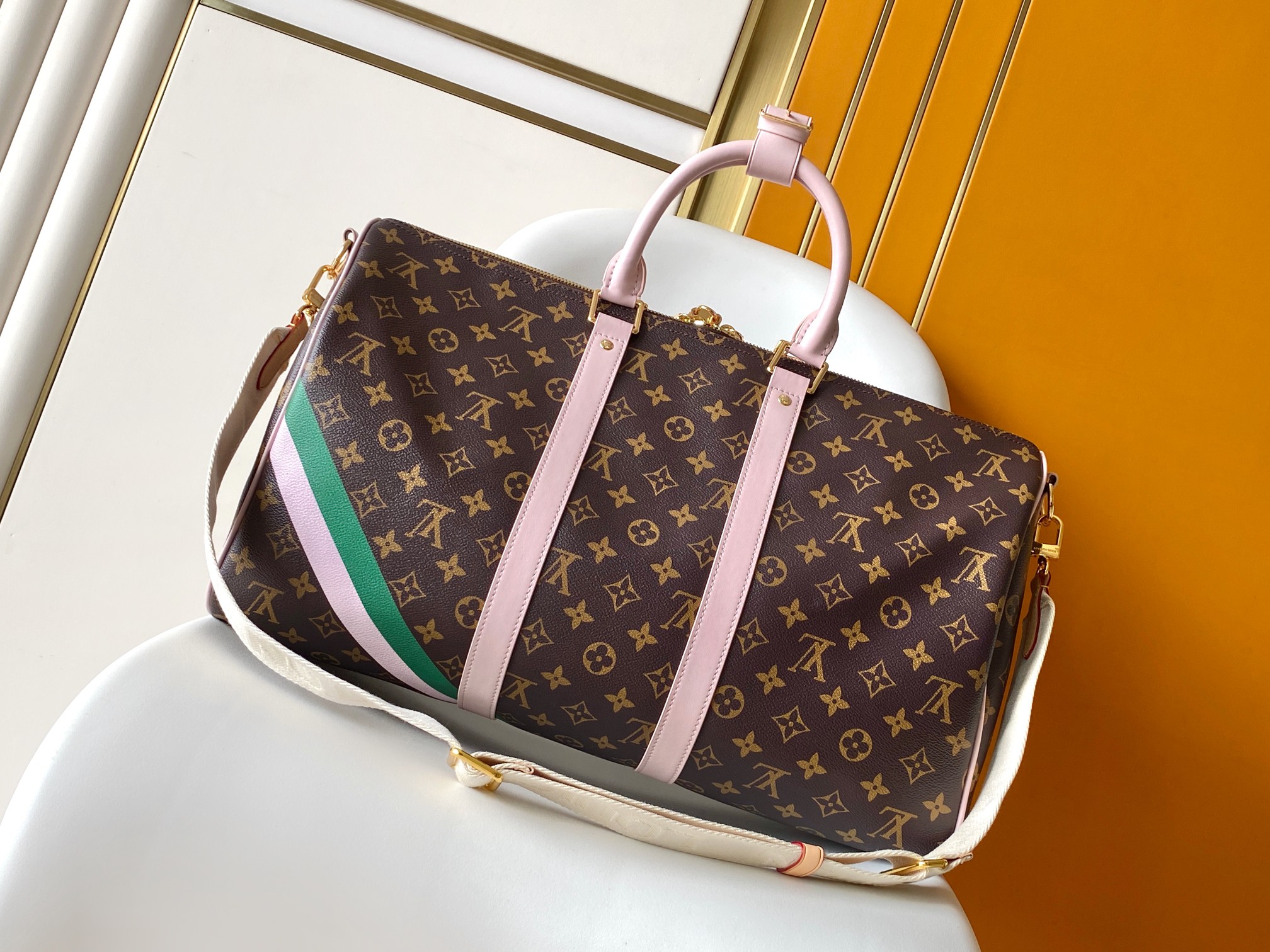 LV 高仿 Monogram 綠粉拼色 Keepall 波士頓旅行袋|超A仿原單精品圖片 13 LV 高仿 Monogram 綠粉拼色 Keepall 波士頓旅行袋|歐美奢侈品精品推薦