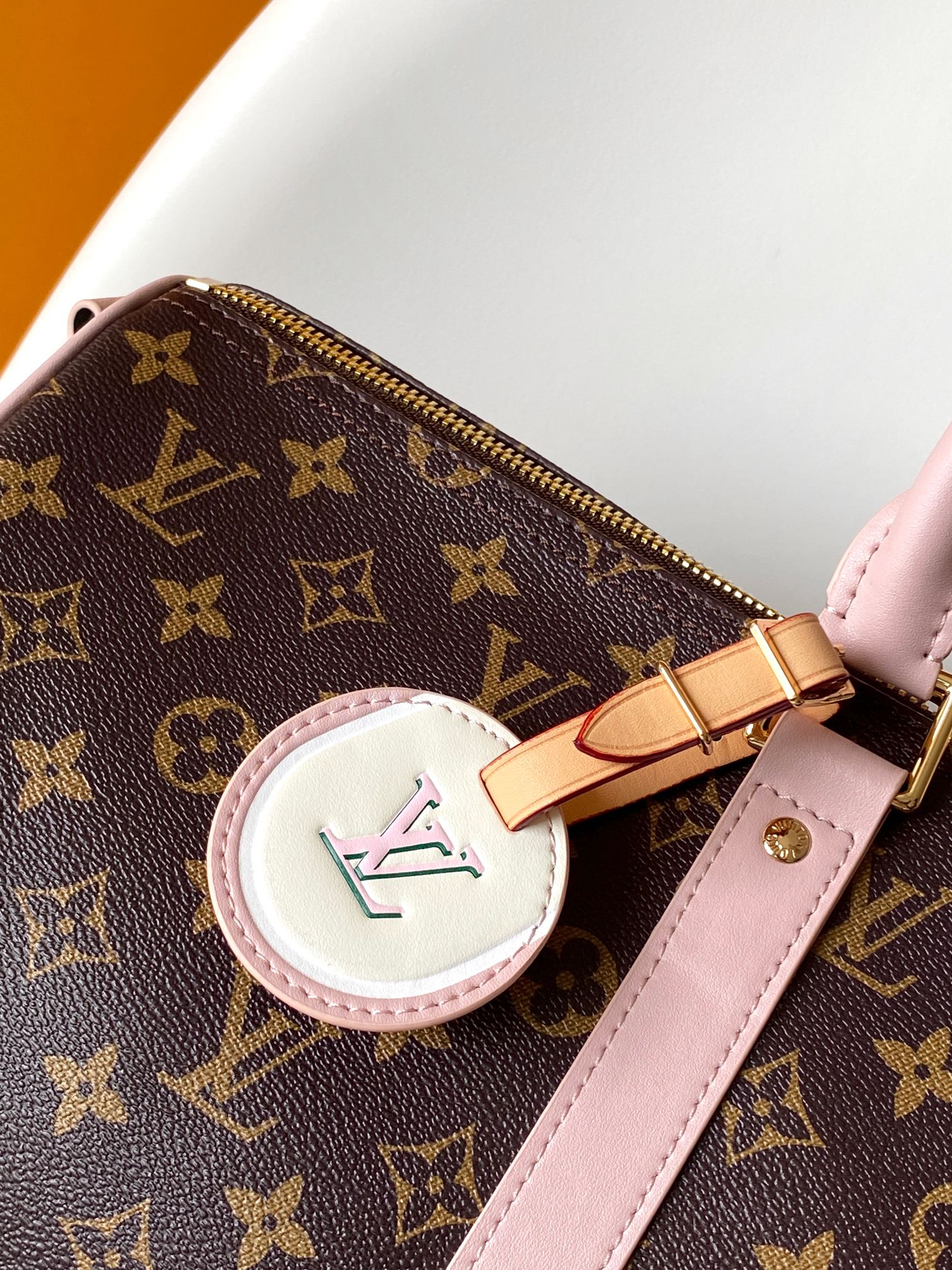 LV 高仿 Monogram 綠粉拼色 Keepall 波士頓旅行袋|超A仿原單精品圖片 11 LV 高仿 Monogram 綠粉拼色 Keepall 波士頓旅行袋|歐美奢侈品精品推薦