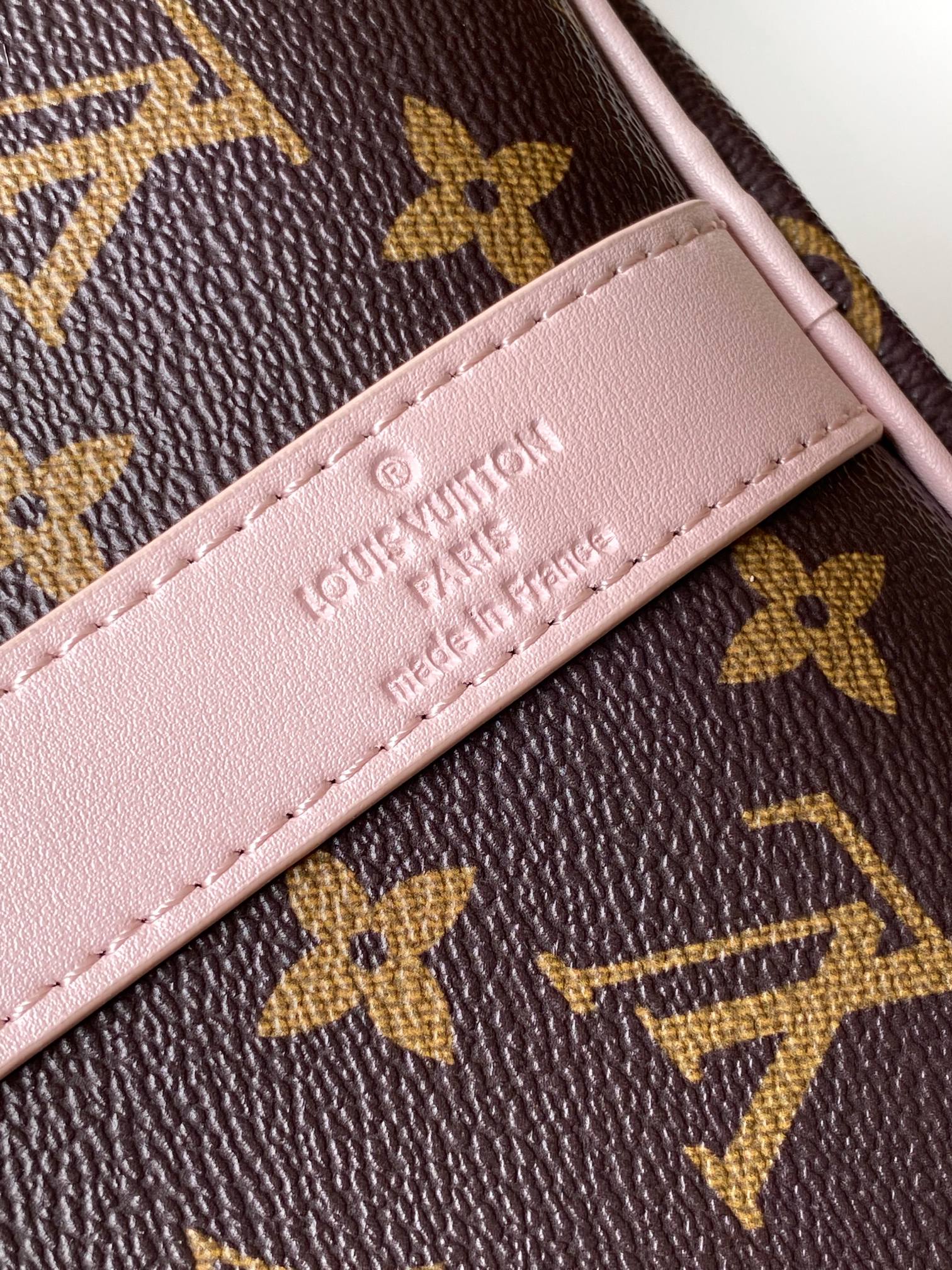 LV 高仿 Monogram 綠粉拼色 Keepall 波士頓旅行袋|超A仿原單精品圖片 9 LV 高仿 Monogram 綠粉拼色 Keepall 波士頓旅行袋|歐美奢侈品精品推薦