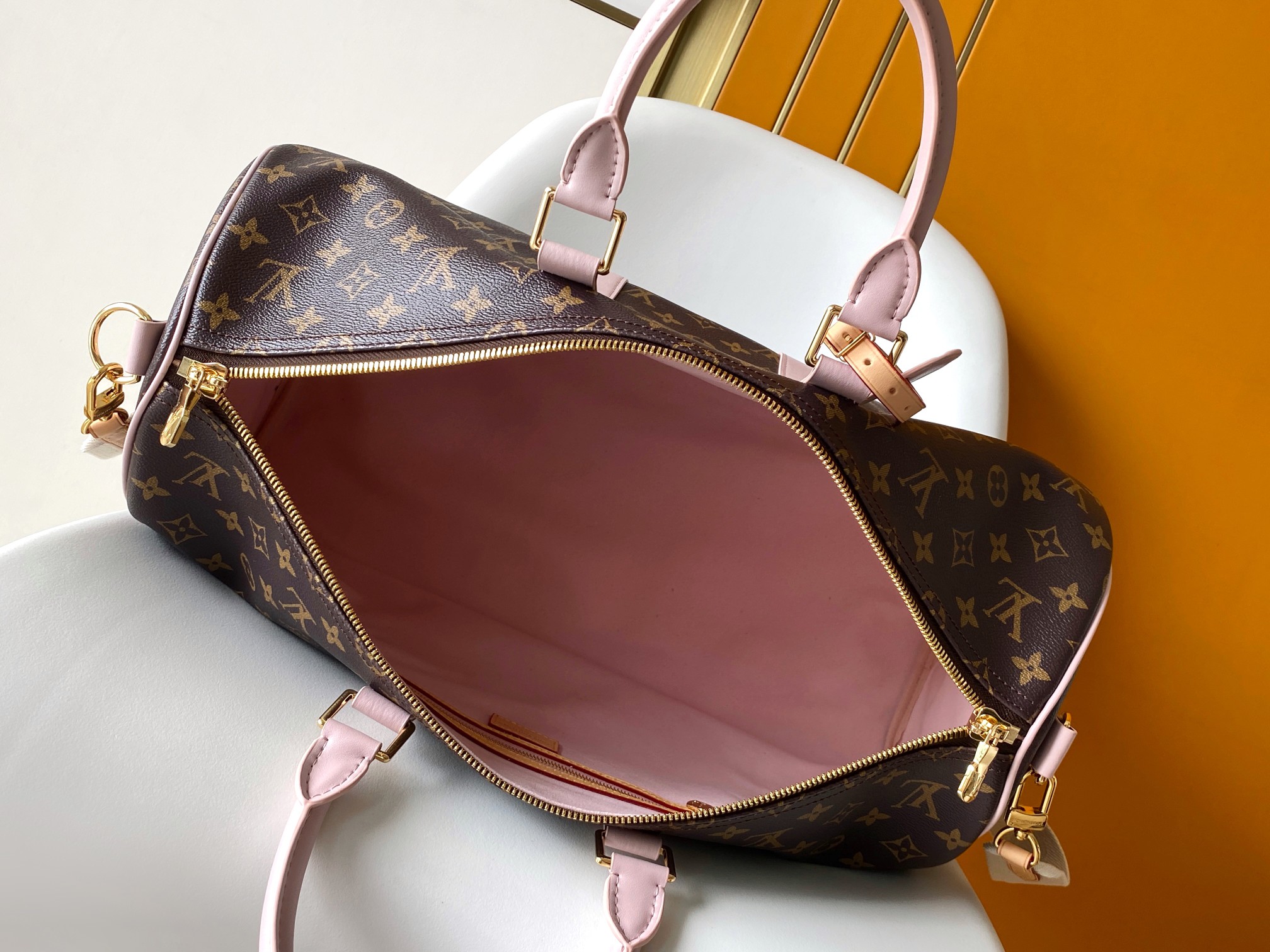 LV 高仿 Monogram 綠粉拼色 Keepall 波士頓旅行袋|超A仿原單精品圖片 8 LV 高仿 Monogram 綠粉拼色 Keepall 波士頓旅行袋|歐美奢侈品精品推薦