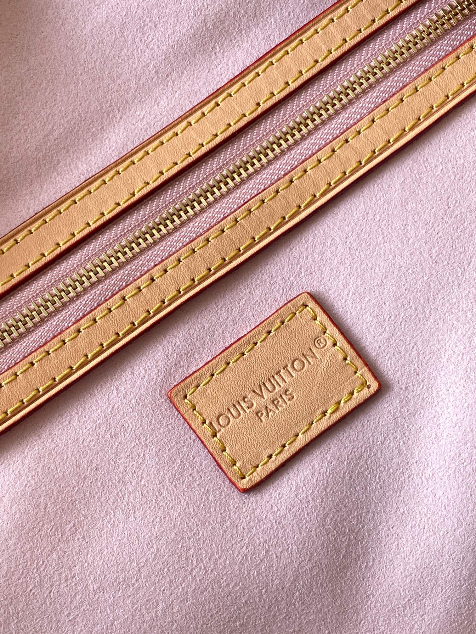 LV 高仿 Monogram 綠粉拼色 Keepall 波士頓旅行袋|超A仿原單精品圖片 7 LV 高仿 Monogram 綠粉拼色 Keepall 波士頓旅行袋|歐美奢侈品精品推薦