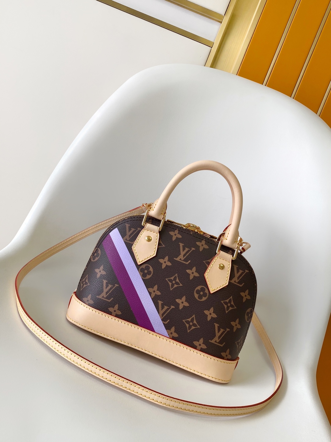 LV 一比一 Alma BB Monogram 拼貼徽章拼色手提包|超A仿原單精品圖片 14 LV 一比一 Alma BB Monogram 拼貼徽章拼色手提包|歐美奢侈品精品推薦
