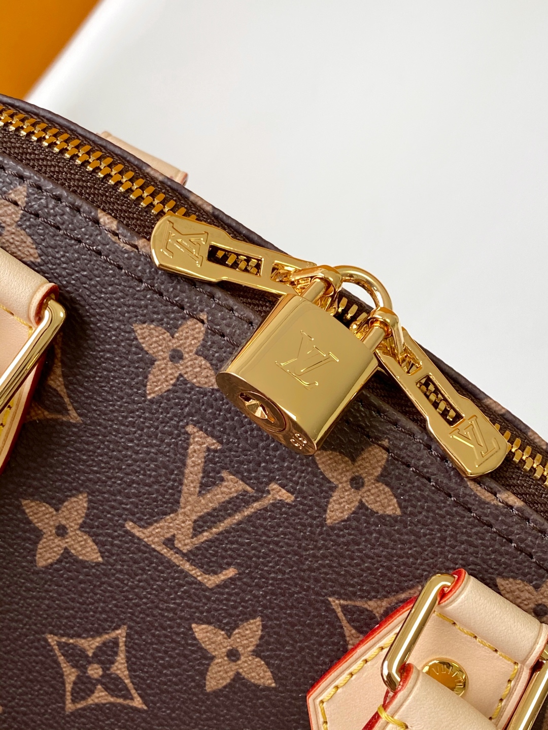 LV 一比一 Alma BB Monogram 拼貼徽章拼色手提包|超A仿原單精品圖片 10 LV 一比一 Alma BB Monogram 拼貼徽章拼色手提包|歐美奢侈品精品推薦