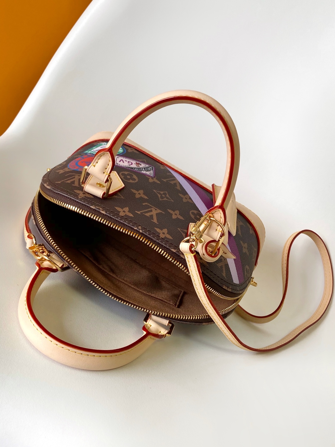 LV 一比一 Alma BB Monogram 拼貼徽章拼色手提包|超A仿原單精品圖片 7 LV 一比一 Alma BB Monogram 拼貼徽章拼色手提包|歐美奢侈品精品推薦