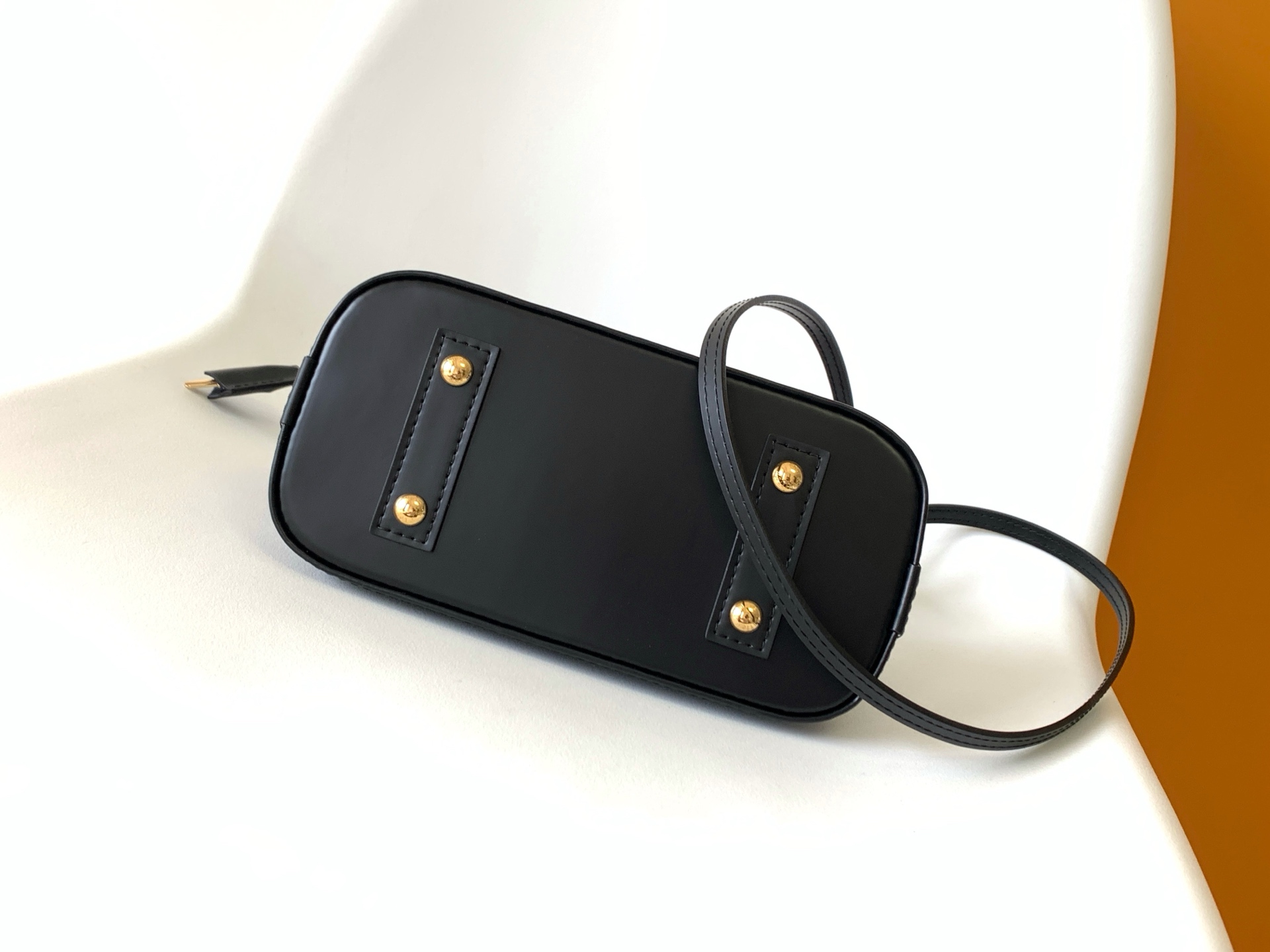 LV 高仿 Alma BB 黑色熊貓聯名設計手提包｜歐美奢侈品精品推薦