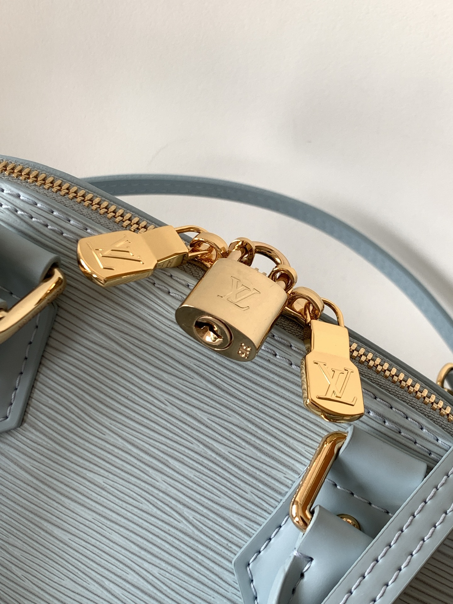 LV 高仿 Alma BB 淺藍色熊貓聯名設計手提包｜歐美奢侈品精品推薦