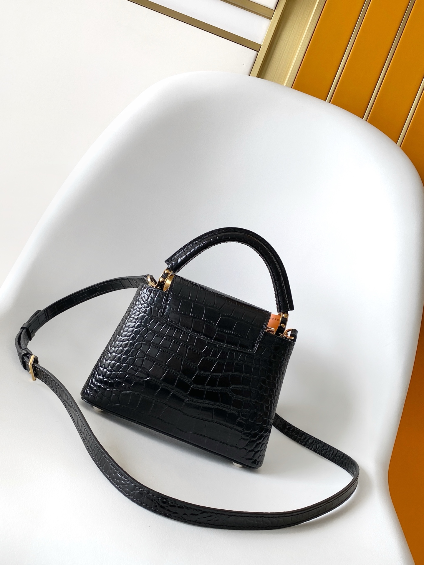 LV 一比一 Capucines BB 黑色鱷魚紋質感手提包｜歐美奢侈品精品推薦