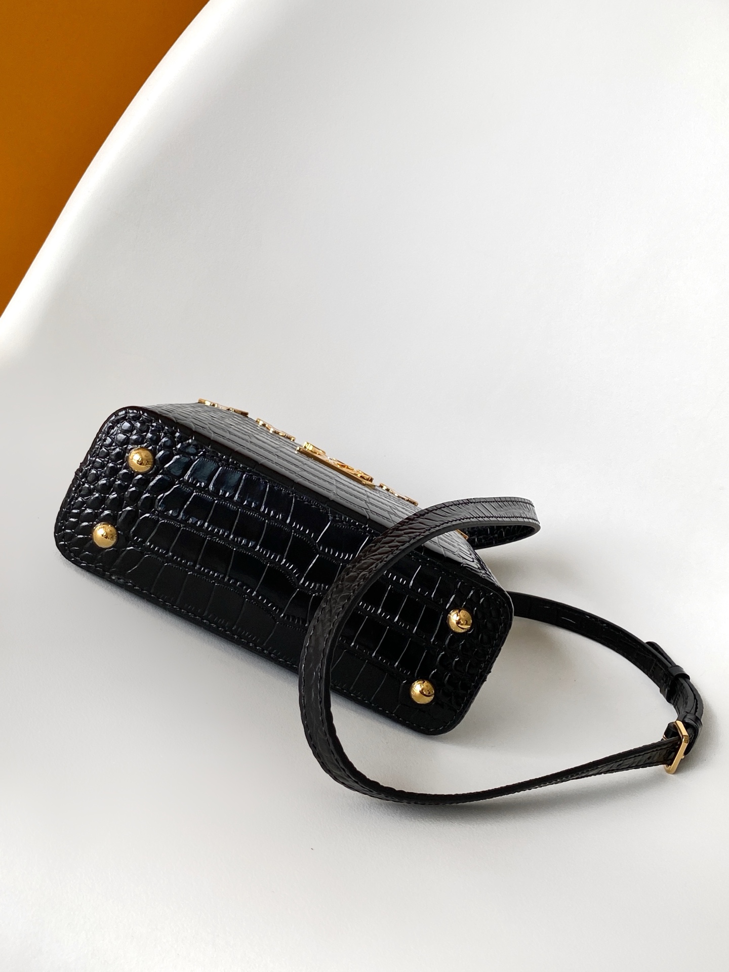 LV 一比一 Capucines BB 黑色鱷魚紋質感手提包｜歐美奢侈品精品推薦