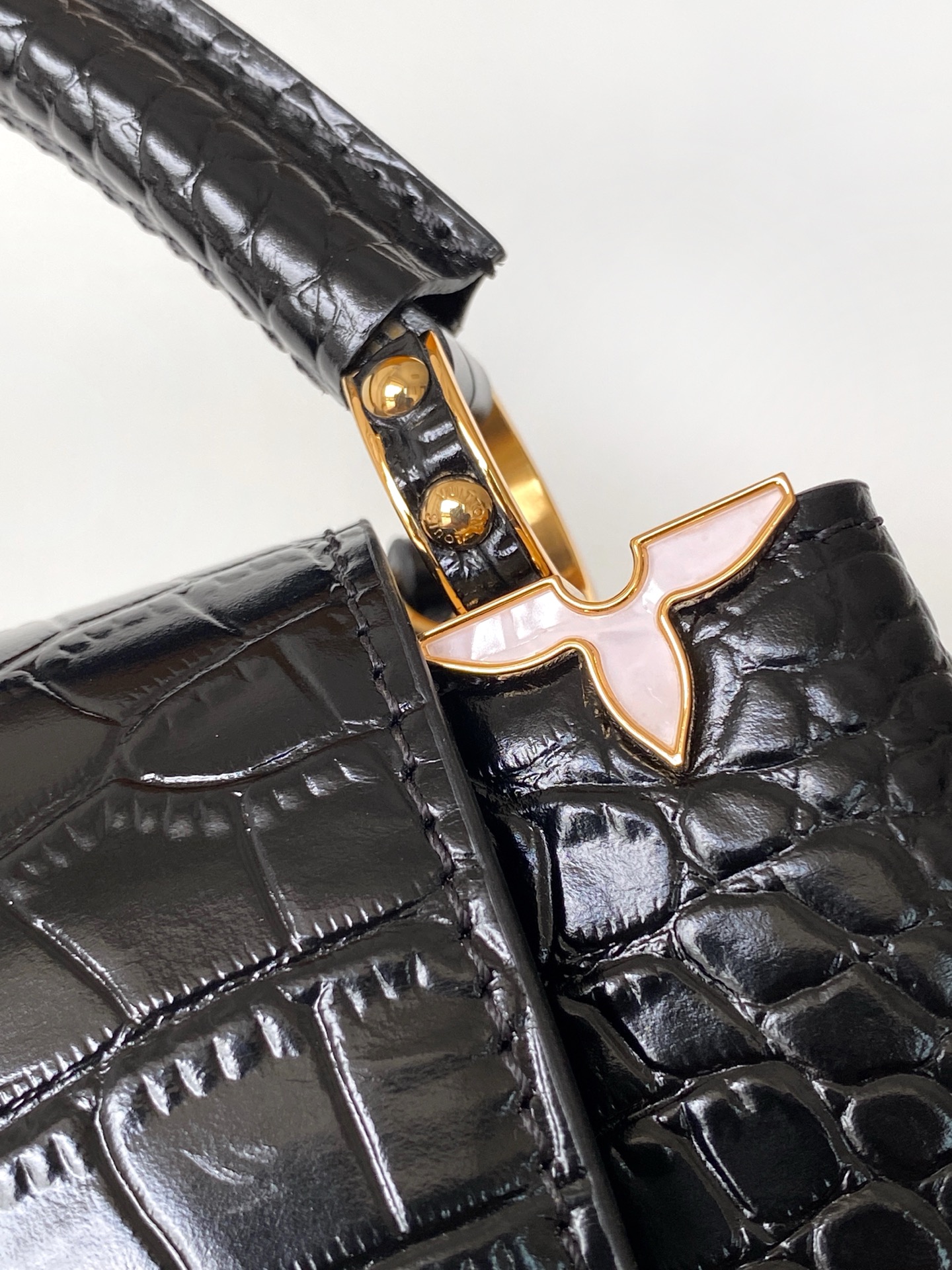 LV 一比一 Capucines BB 黑色鱷魚紋質感手提包｜歐美奢侈品精品推薦