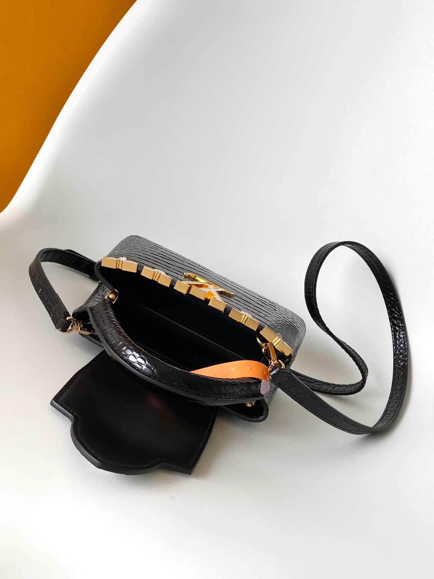 LV 一比一 Capucines BB 黑色鱷魚紋質感手提包｜歐美奢侈品精品推薦