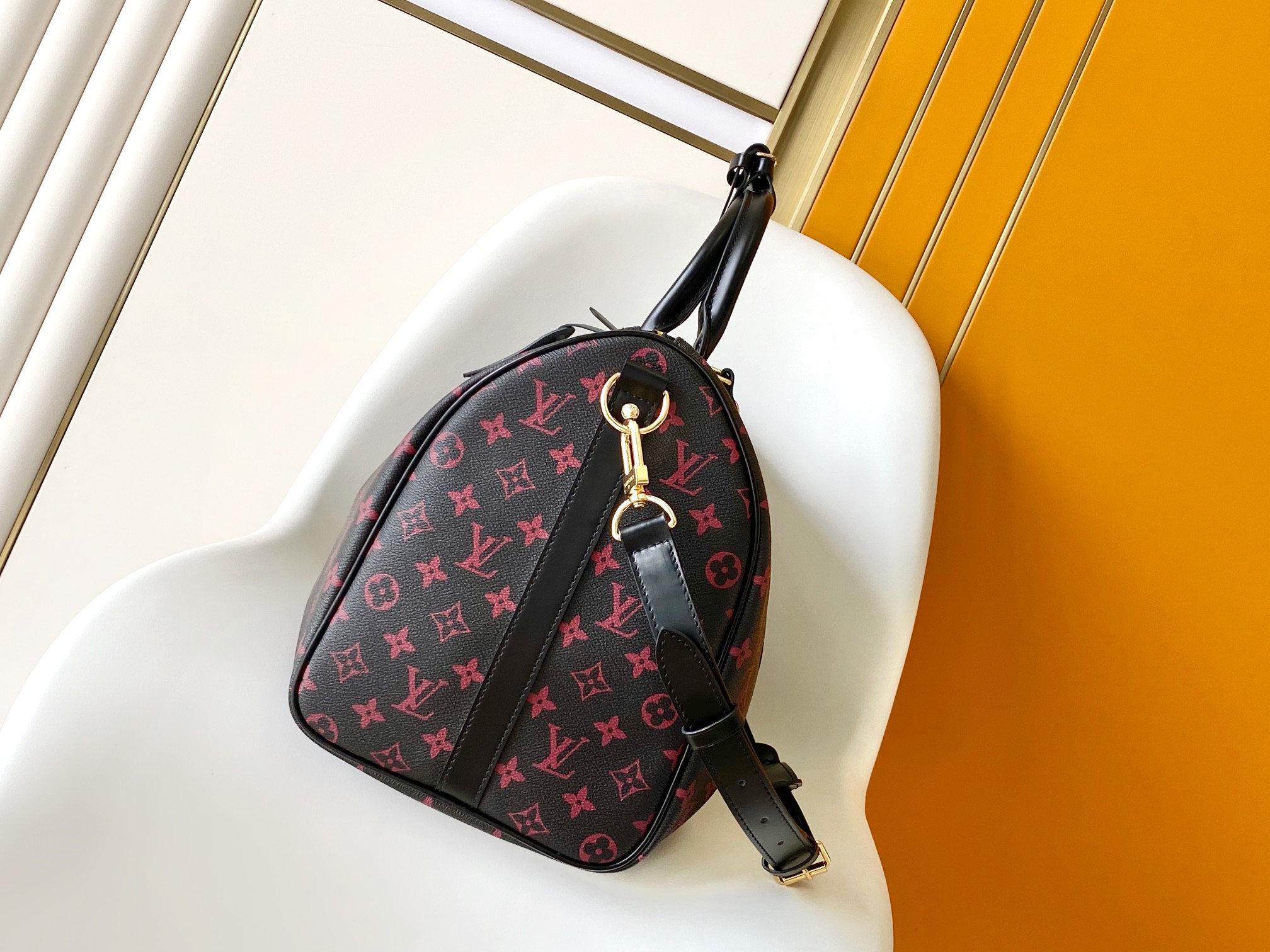 LV 高仿 Keepall 黑紅 Monogram 旅行袋 時尚大容量款｜歐美奢侈品精品推薦