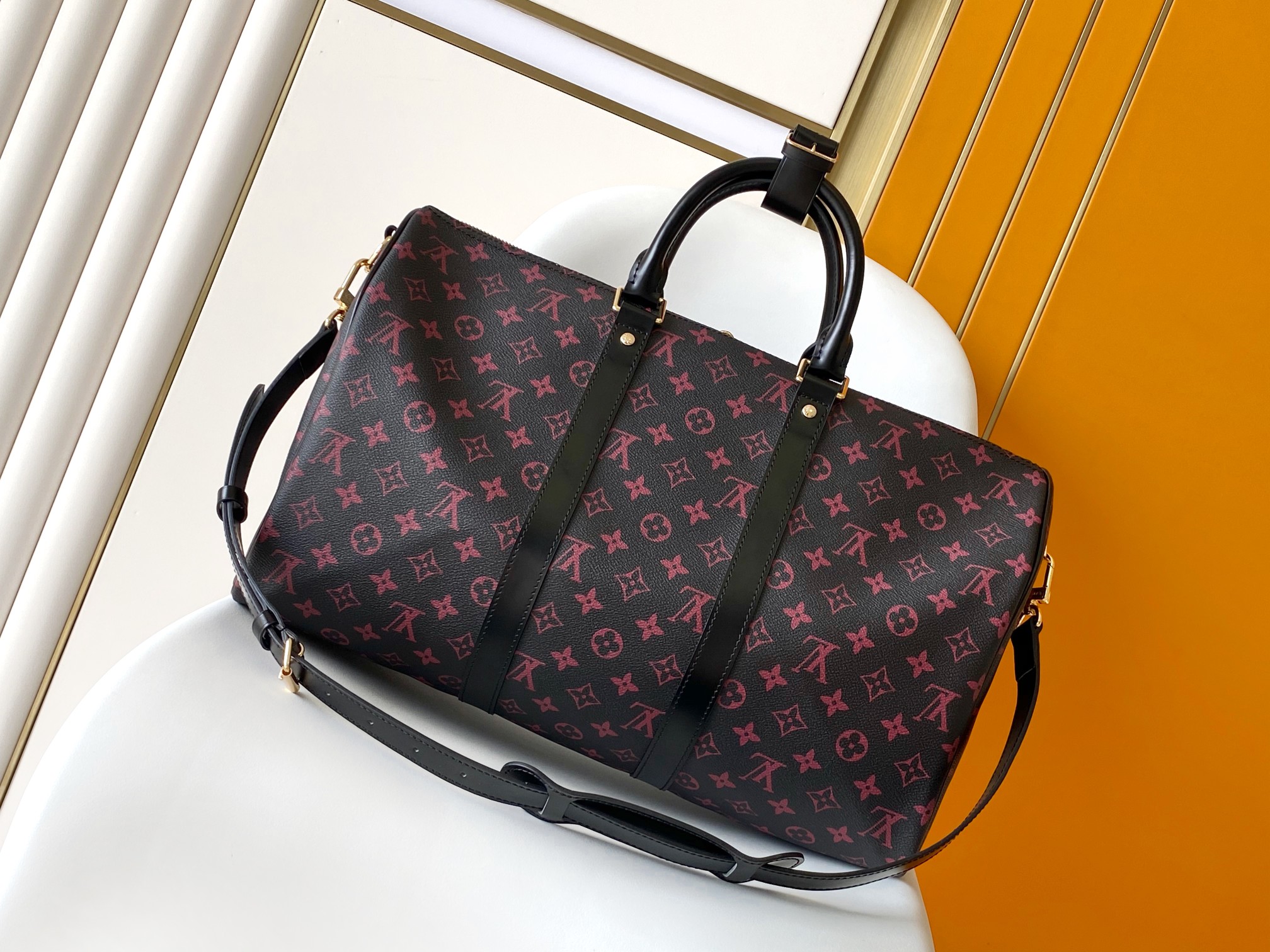 LV 高仿 Keepall 黑紅 Monogram 旅行袋 時尚大容量款｜歐美奢侈品精品推薦