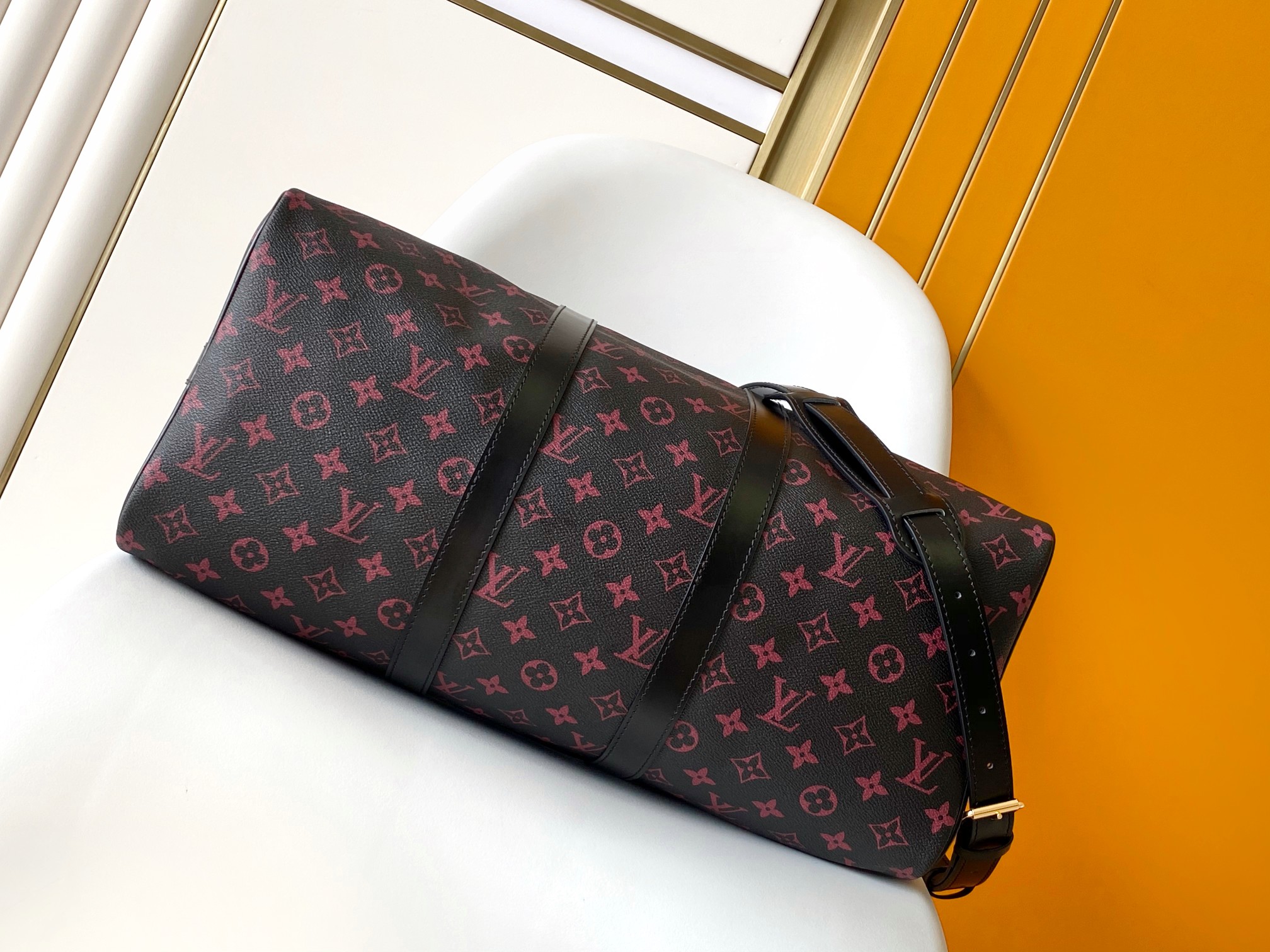 LV 高仿 Keepall 黑紅 Monogram 旅行袋 時尚大容量款｜歐美奢侈品精品推薦