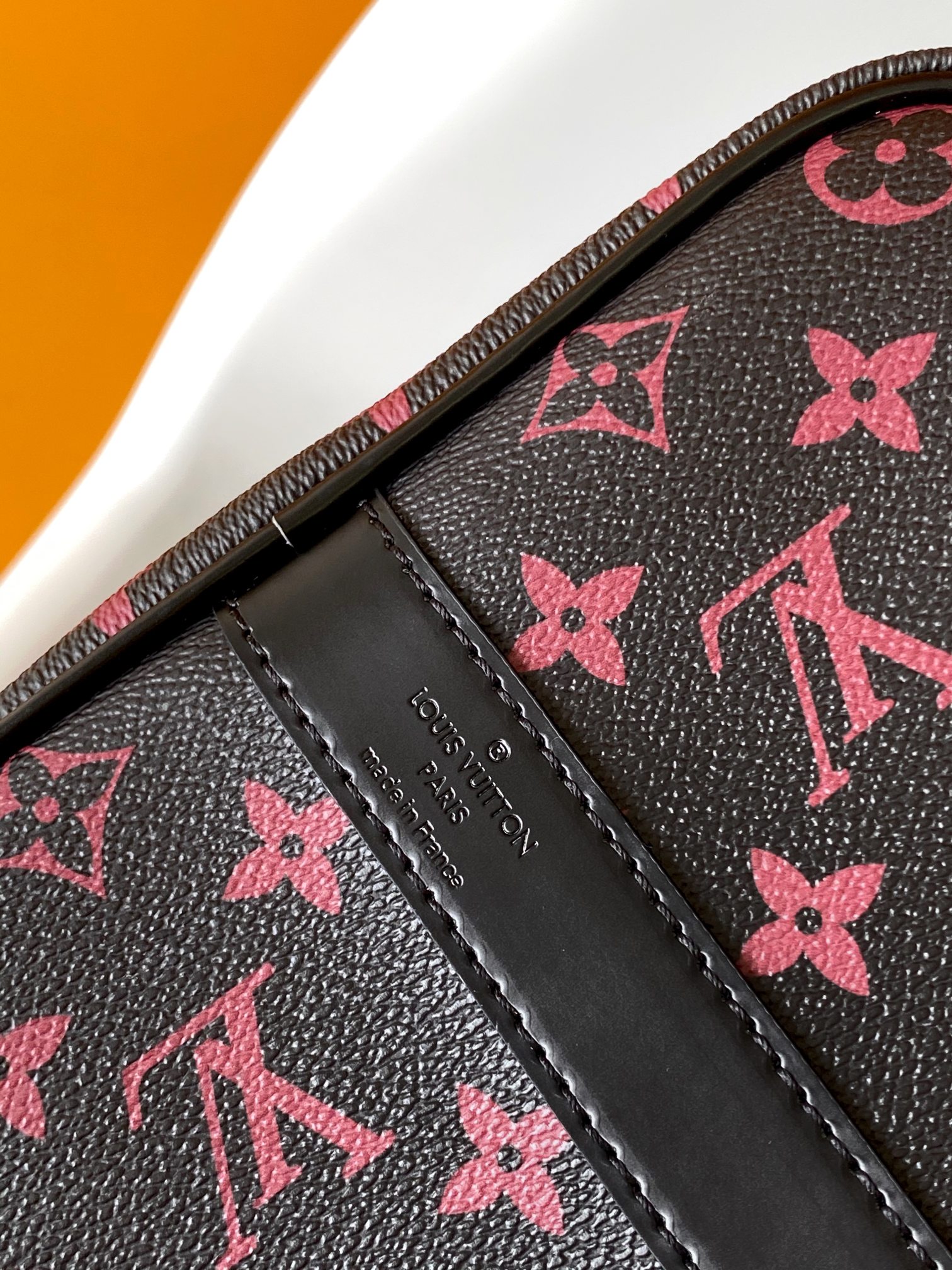 LV 高仿 Keepall 黑紅 Monogram 旅行袋 時尚大容量款｜歐美奢侈品精品推薦
