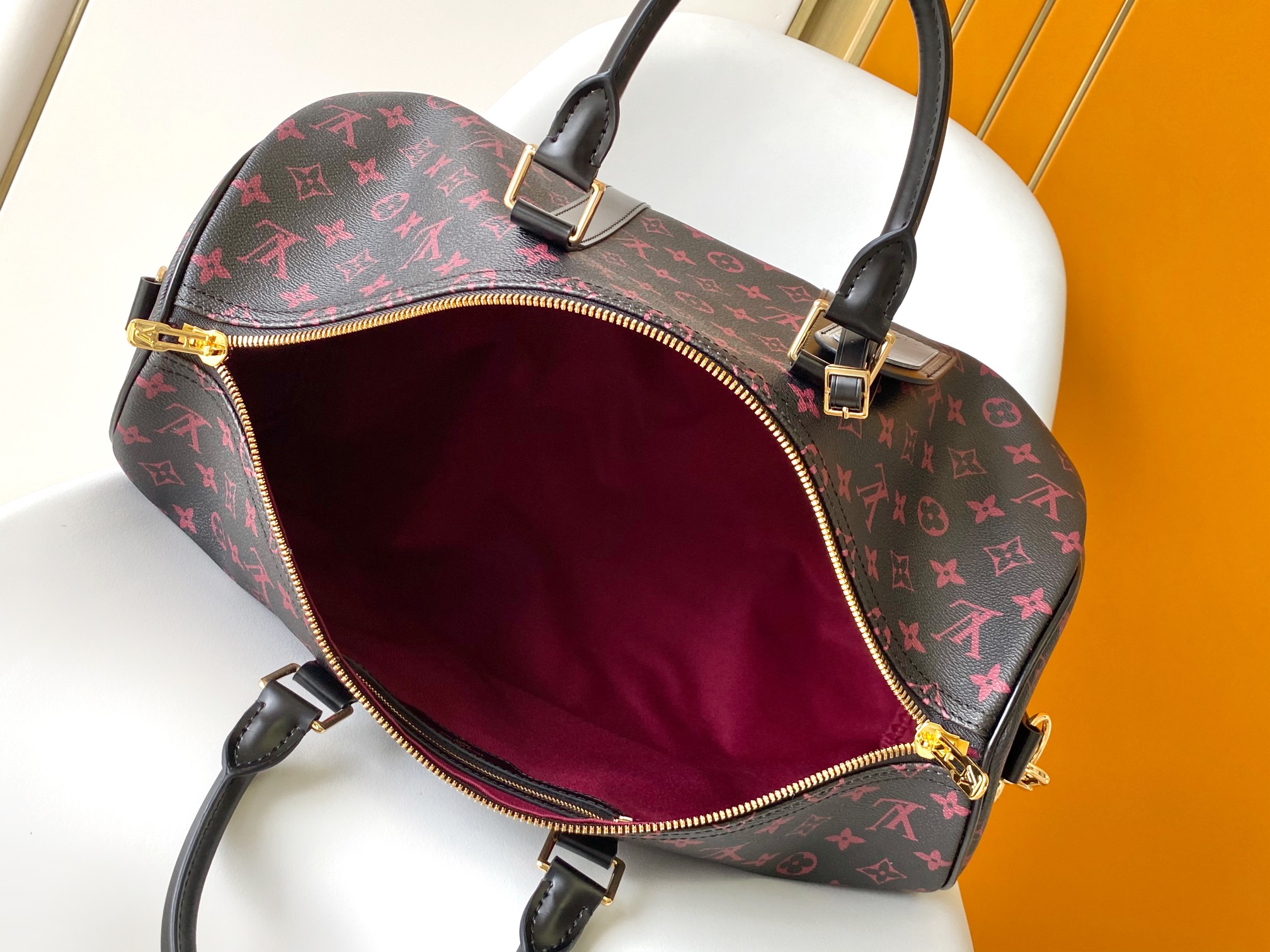 LV 高仿 Keepall 黑紅 Monogram 旅行袋 時尚大容量款｜歐美奢侈品精品推薦