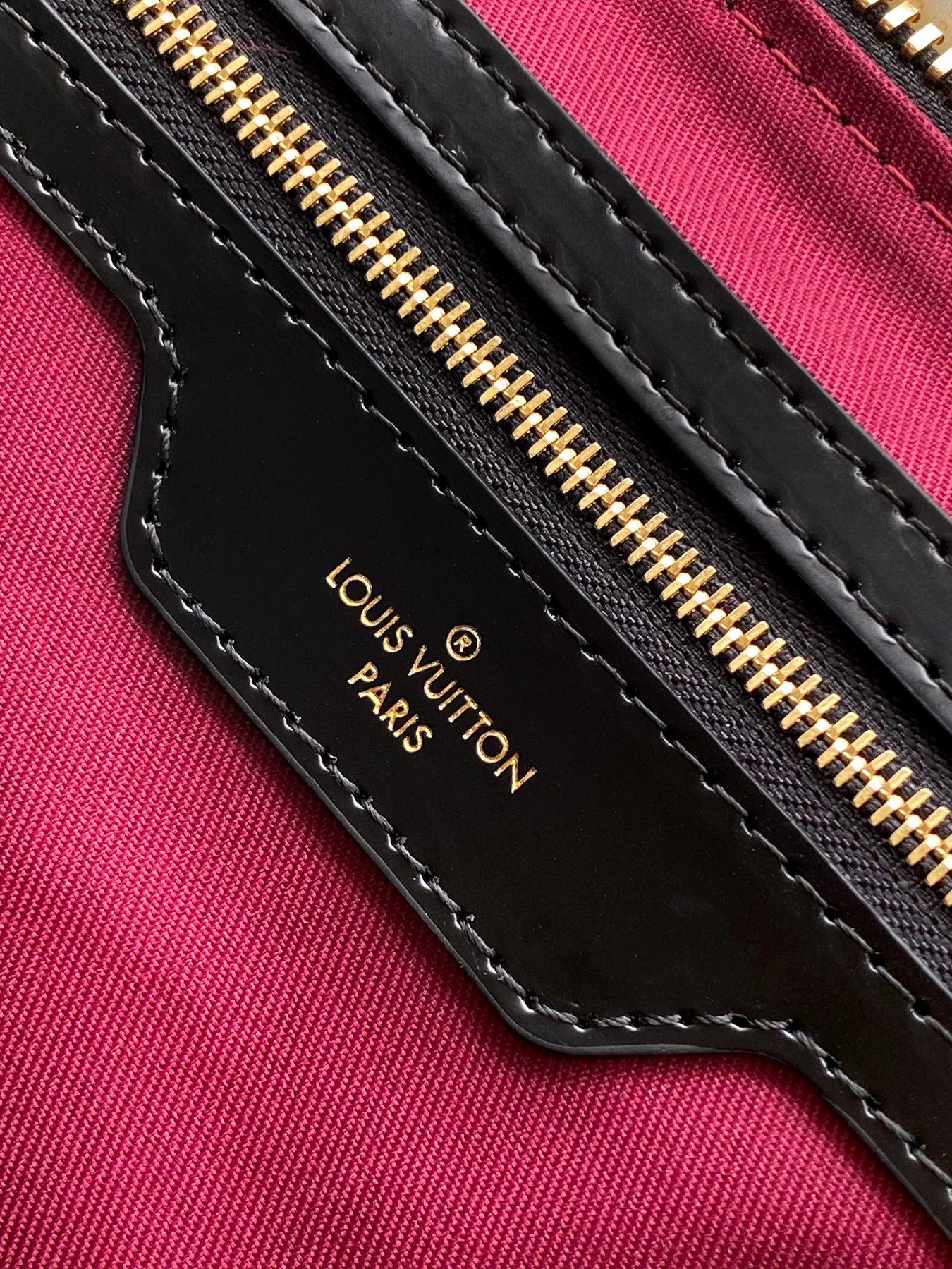 LV 高仿 Keepall 黑紅 Monogram 旅行袋 時尚大容量款｜歐美奢侈品精品推薦