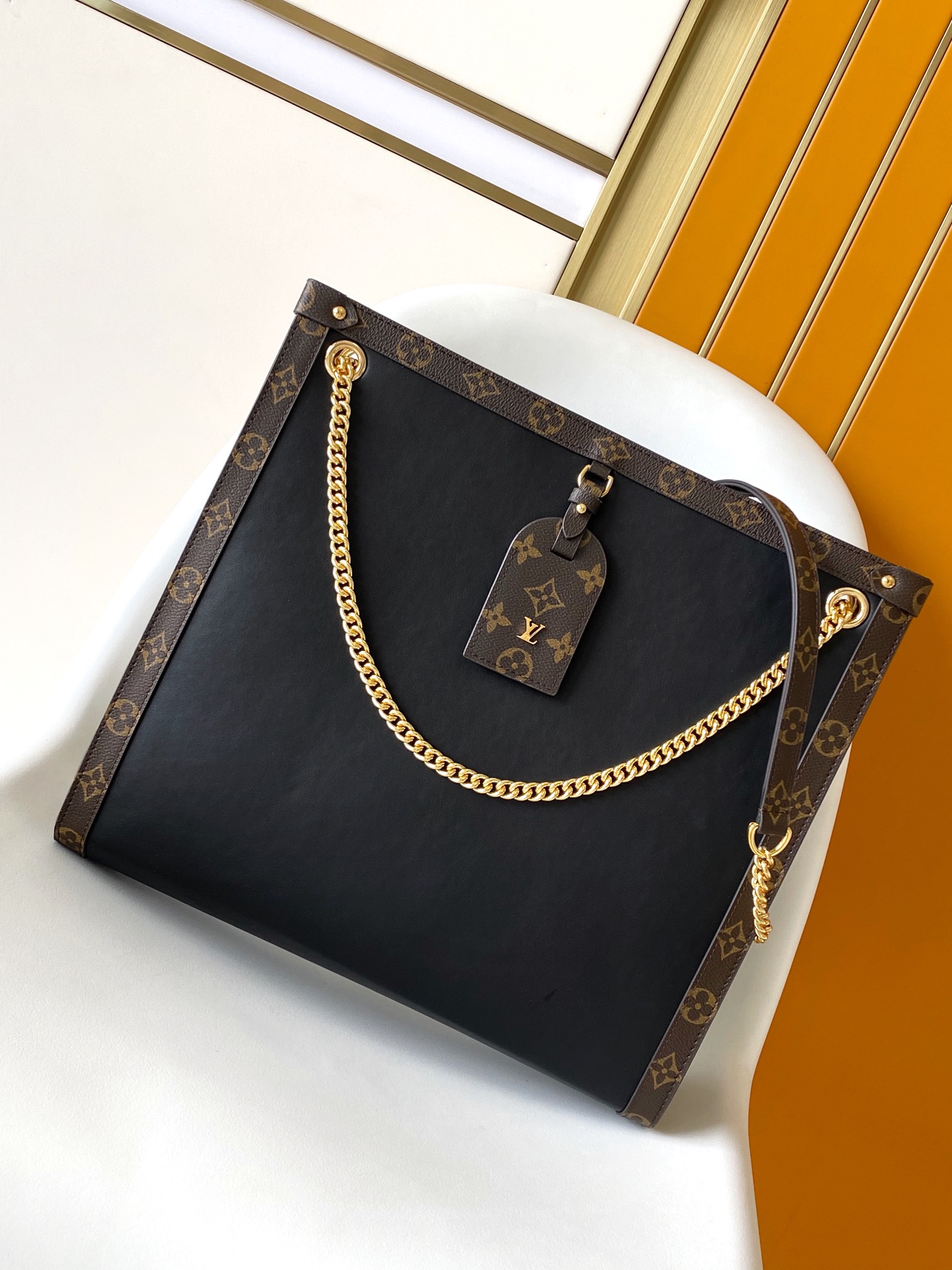 LV 高仿 OnTheGo 黑金鍊條托特包 Monogram 拼接大容量|超A仿原單精品圖片 6 LV 高仿 OnTheGo 黑金鍊條托特包 Monogram 拼接大容量|歐美奢侈品精品推薦