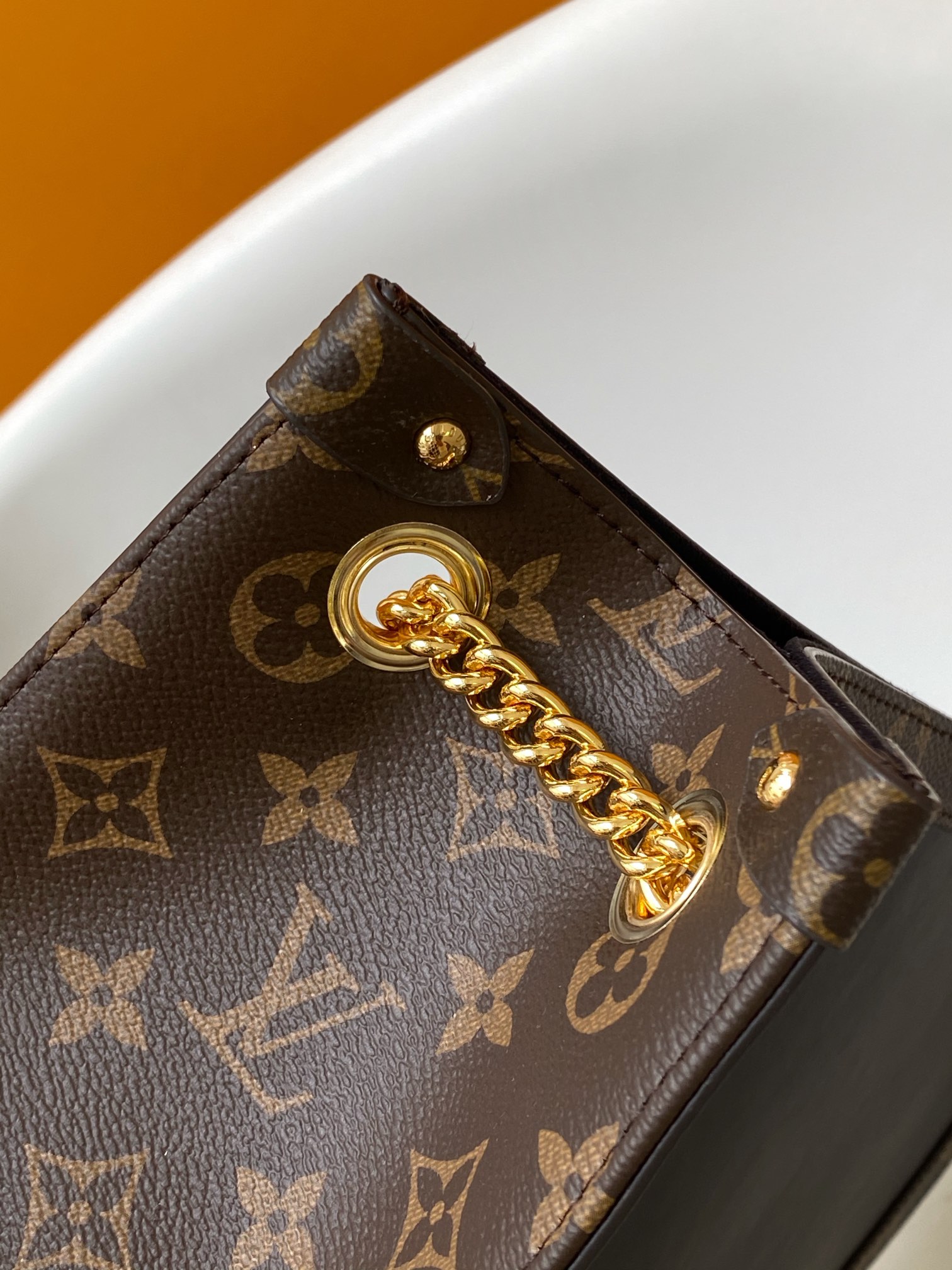 LV 高仿 OnTheGo 黑金鍊條托特包 Monogram 拼接大容量|超A仿原單精品圖片 9 LV 高仿 OnTheGo 黑金鍊條托特包 Monogram 拼接大容量|歐美奢侈品精品推薦
