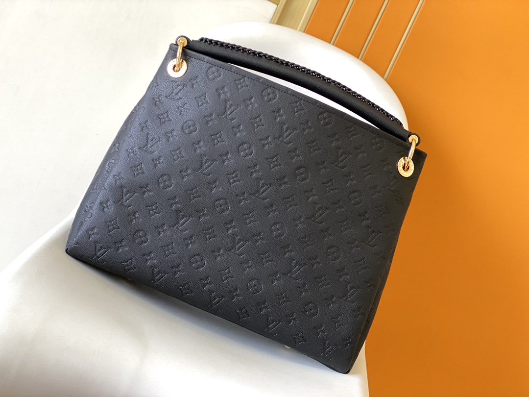 LV 一比一黑壓紋皮革肩背包 金屬吊飾點綴百搭款｜歐美奢侈品精品推薦