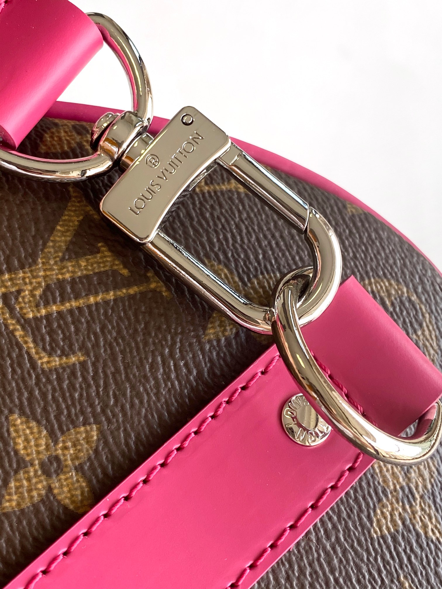 LV高仿Keepall粉色肩背旅行袋 老花帆布撞色設計附掛牌大容量|超A仿原單精品圖片 9 LV高仿Keepall粉色肩背旅行袋 老花帆布撞色設計附掛牌大容量|歐美奢侈品精品推薦