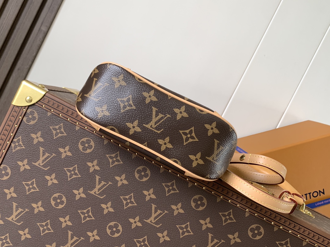 LV高仿Loop金鍊小肩包 Monogram半月造型 輕巧腋下包推薦｜歐美奢侈品精品推薦