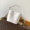 LV高仿白底彩Monogram水桶包 小型手提斜背款 夏日百搭風｜歐美奢侈品精品推薦