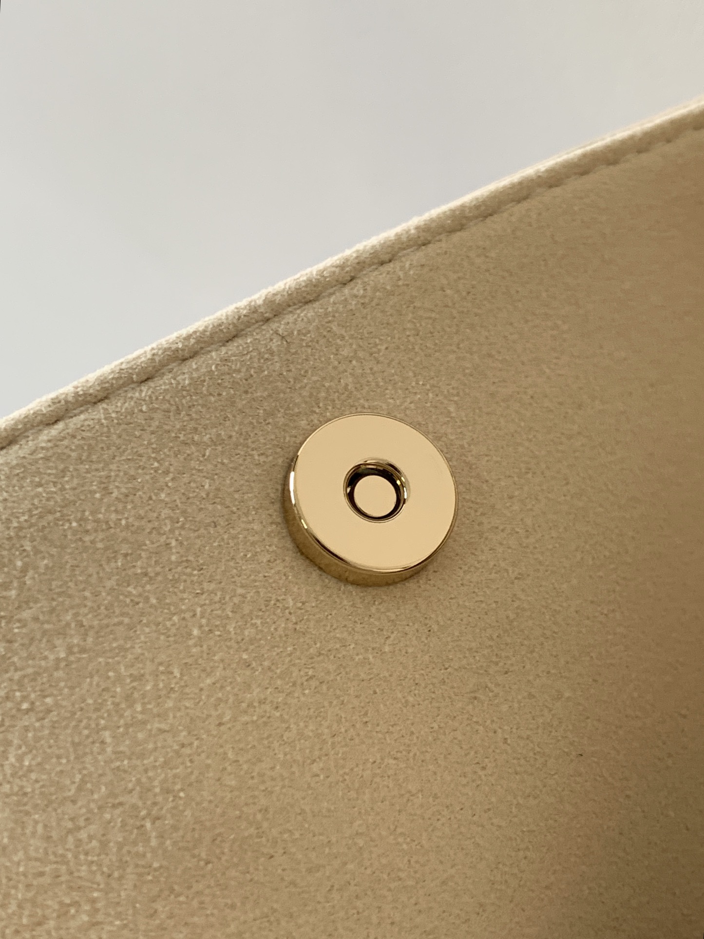 LV高仿白底彩Monogram水桶包 小型手提斜背款 夏日百搭風｜歐美奢侈品精品推薦