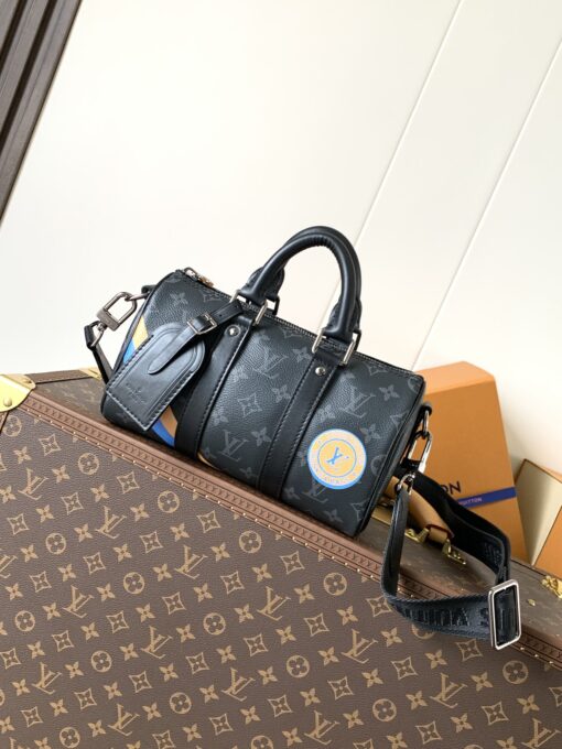 LV高仿黑Monogram Speedy男款包 徽章設計帆布手提斜背兩用