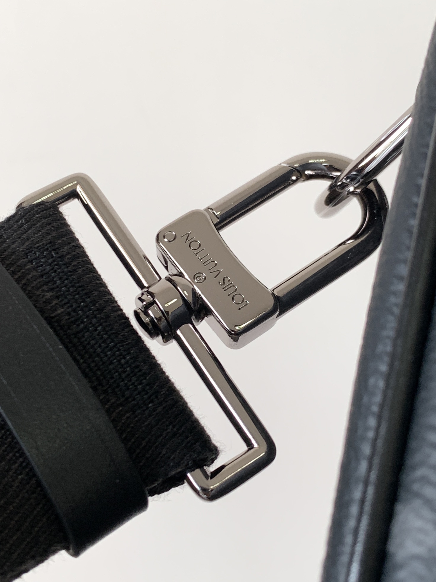 LV高仿Keepall 50旅行袋 黑Monogram亮綠飾邊 運動風大容量包款｜歐美奢侈品精品推薦