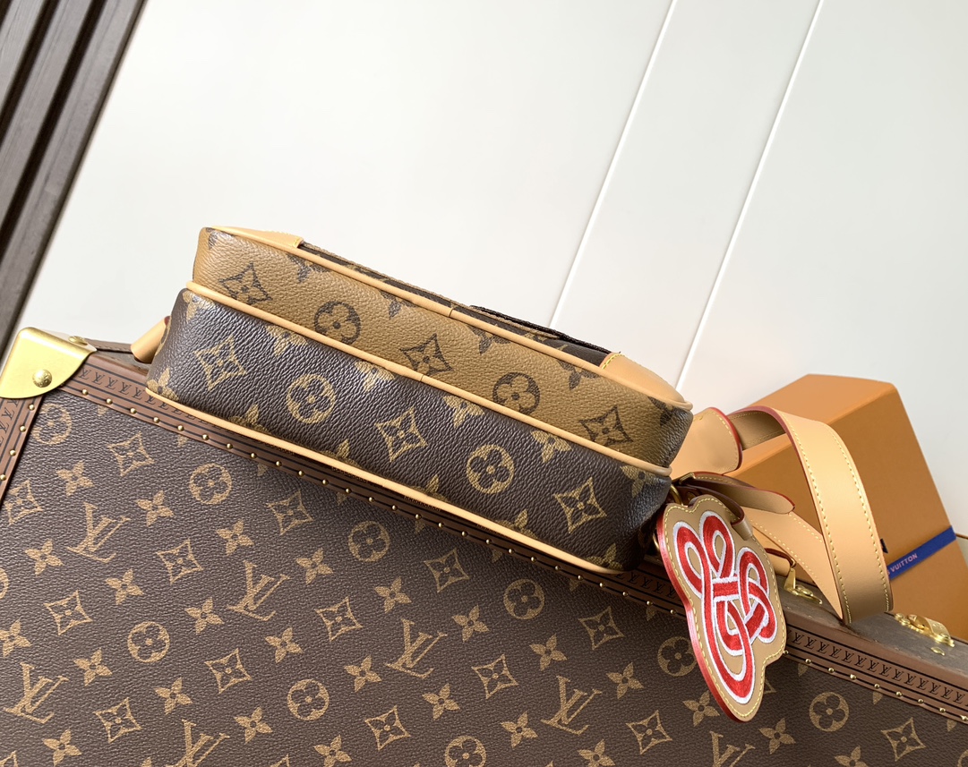 LV一比一拼接斜背小包 多圖騰塗鴉元素設計 潮流限定款式｜歐美奢侈品精品推薦
