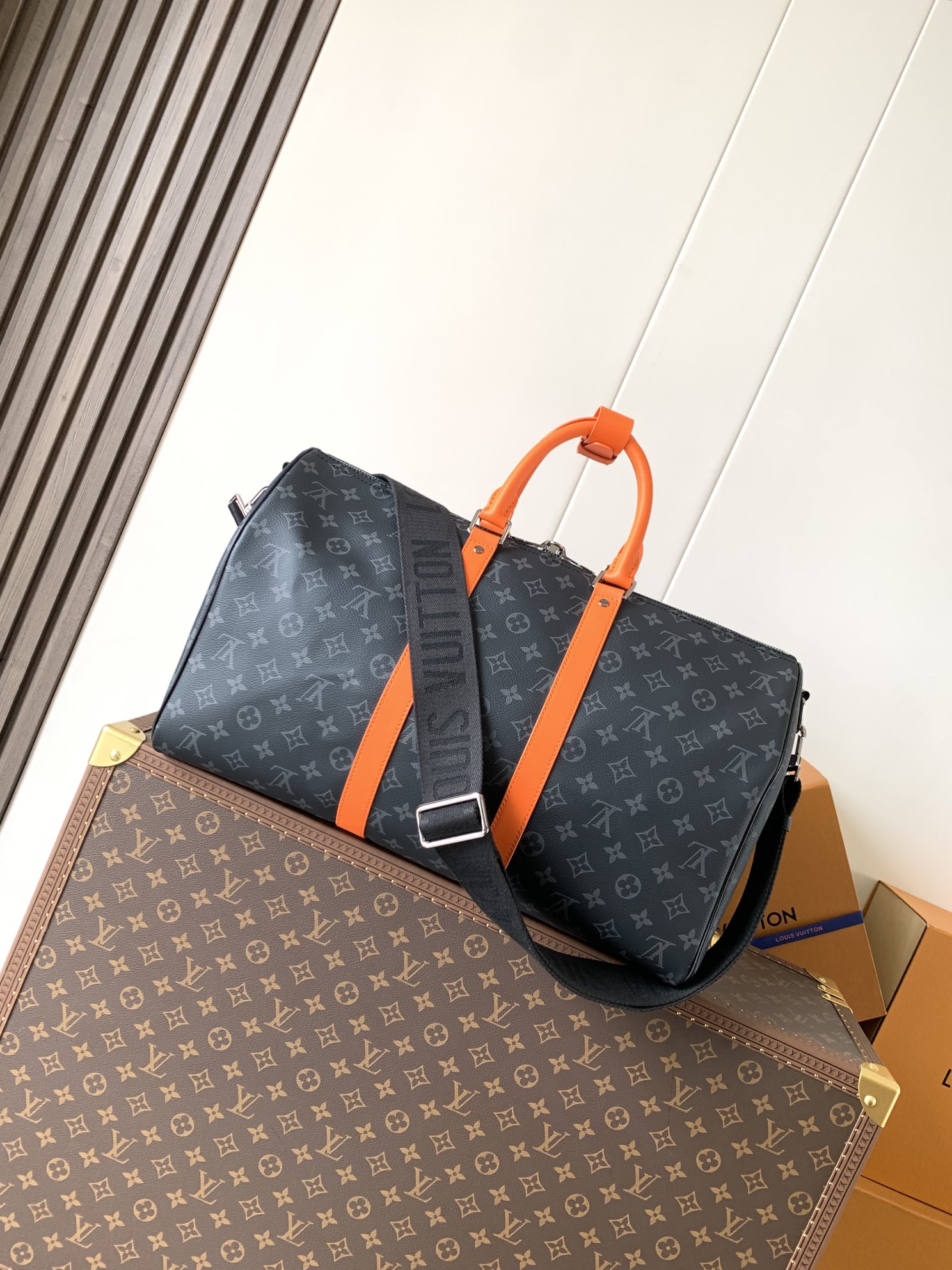 LV高仿Keepall旅行袋 黑灰Monogram橘邊 大容量輕奢男包｜歐美奢侈品精品推薦