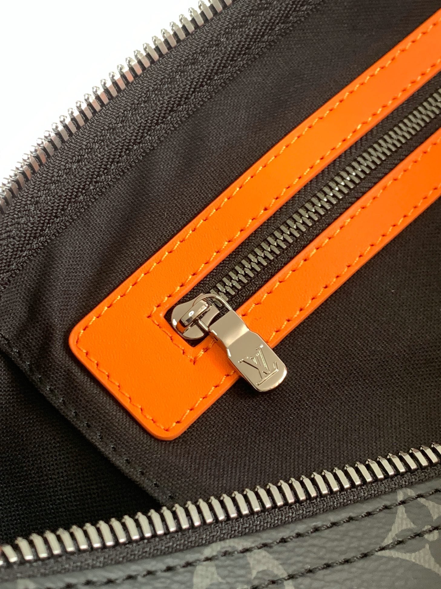 LV高仿Keepall旅行袋 黑灰Monogram橘邊 大容量輕奢男包｜歐美奢侈品精品推薦