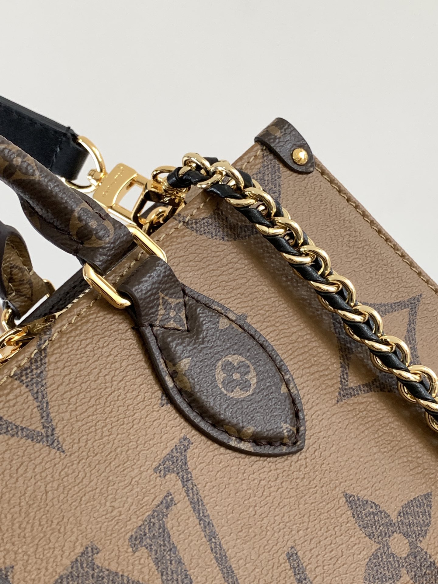 LV一比一 Dauphine East West 手袋 經典雙Monogram拼接金鏈小包｜歐美奢侈品精品推薦