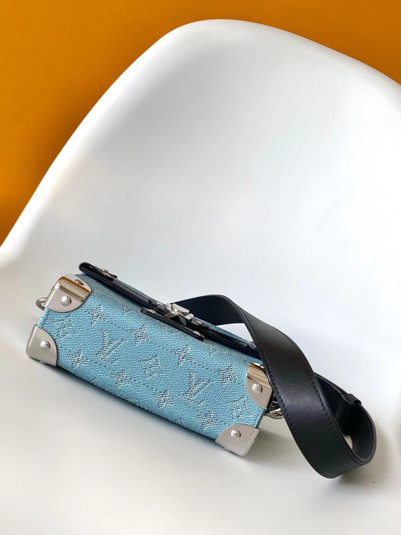 LV一比一 Petite Malle 藍色織布小箱包 金屬鎖扣造型感十足