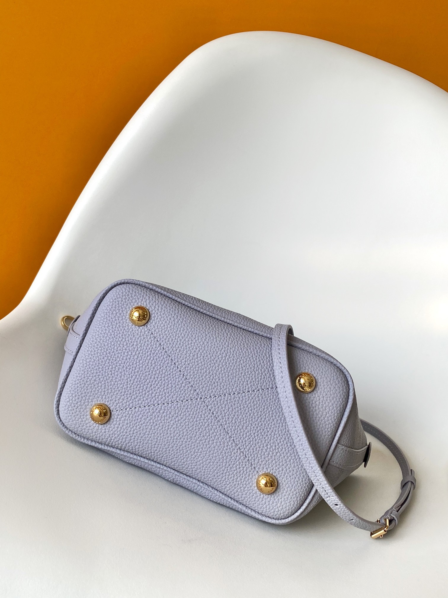 LV高仿淺紫Monogram托特包 Empreinte立體壓紋附小包吊飾｜歐美奢侈品精品推薦