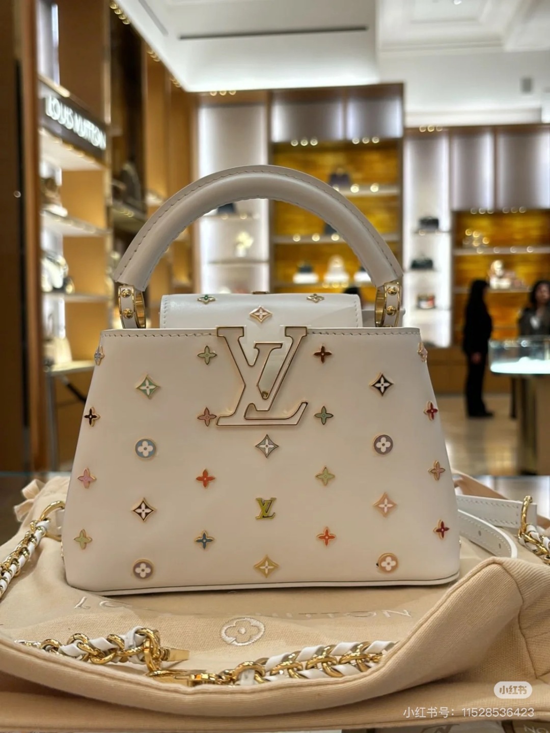 LV高仿Capucines Mini白色手提包 彩色Monogram金屬飾標款｜歐美奢侈品精品推薦