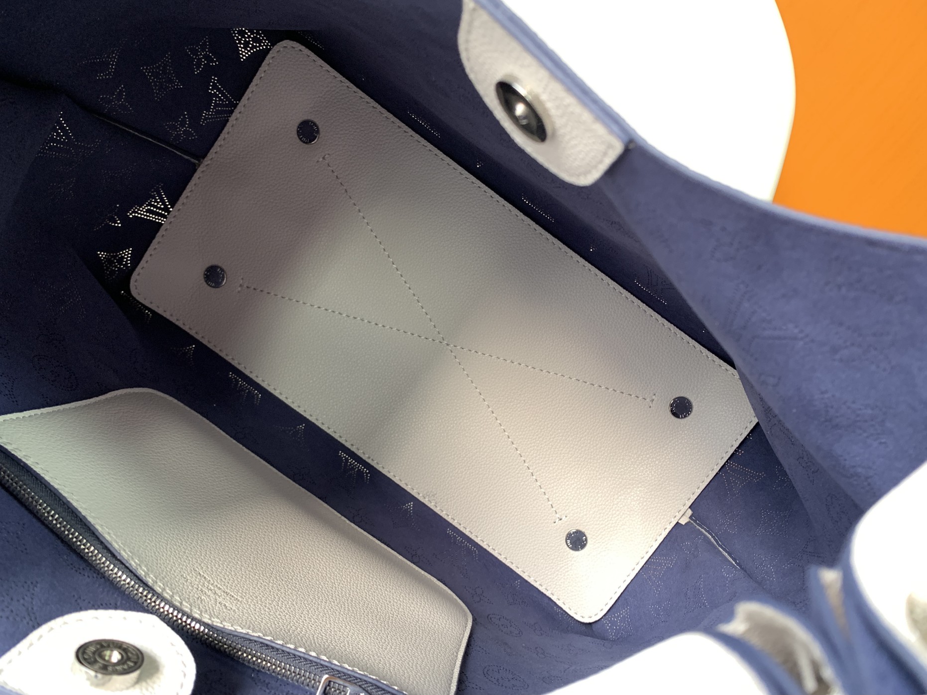 LV一比一女士手提包白色編織手柄簡約百搭款|超A仿原單精品圖片 9 LV一比一女士手提包白色編織手柄簡約百搭款|歐美奢侈品精品推薦