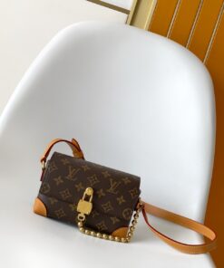 LV高仿女士鎖扣斜背包Monogram金扣時尚百搭款