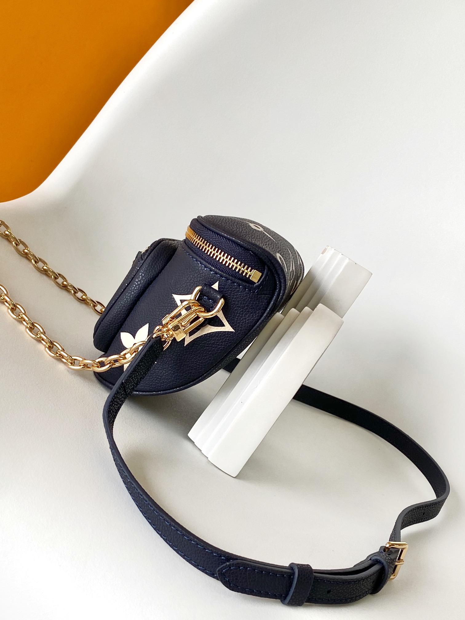 LV A貨女士大Logo相機包深藍色金鏈百搭款｜歐美奢侈品精品推薦