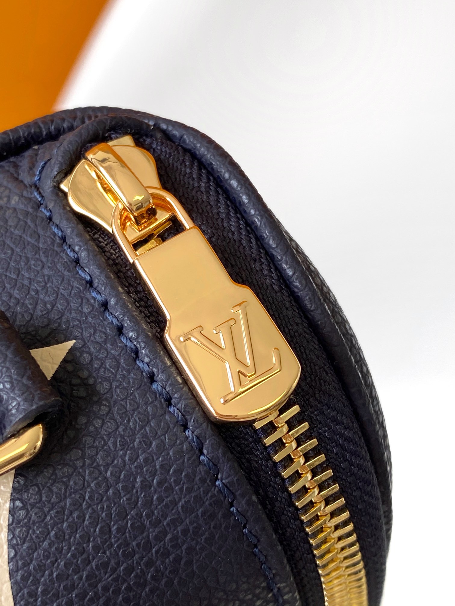 LV A貨女士大Logo相機包深藍色金鏈百搭款｜歐美奢侈品精品推薦