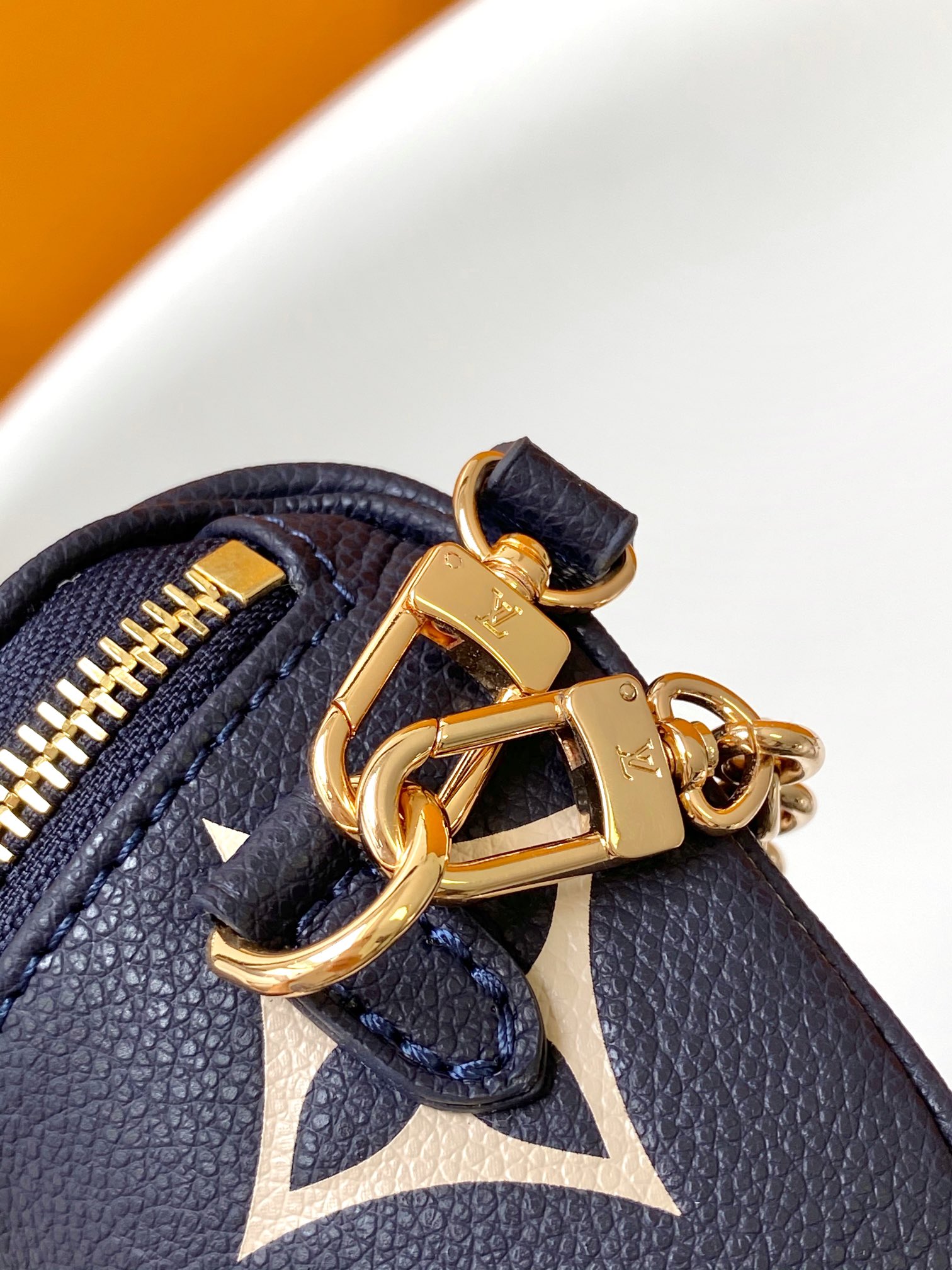 LV A貨女士大Logo相機包深藍色金鏈百搭款｜歐美奢侈品精品推薦