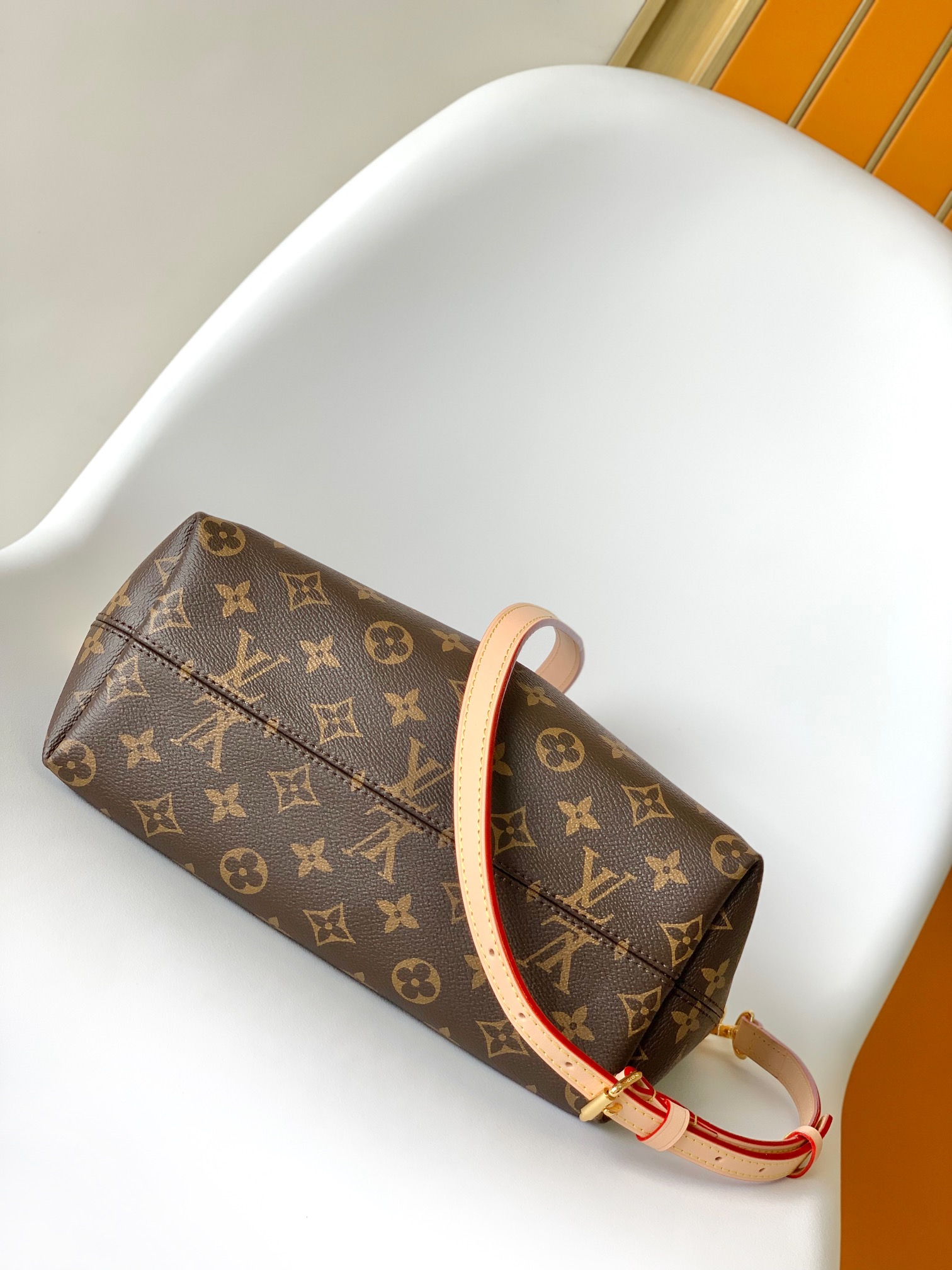 LV精品仿製女士鎖頭手提包Monogram經典百搭款｜歐美奢侈品精品推薦