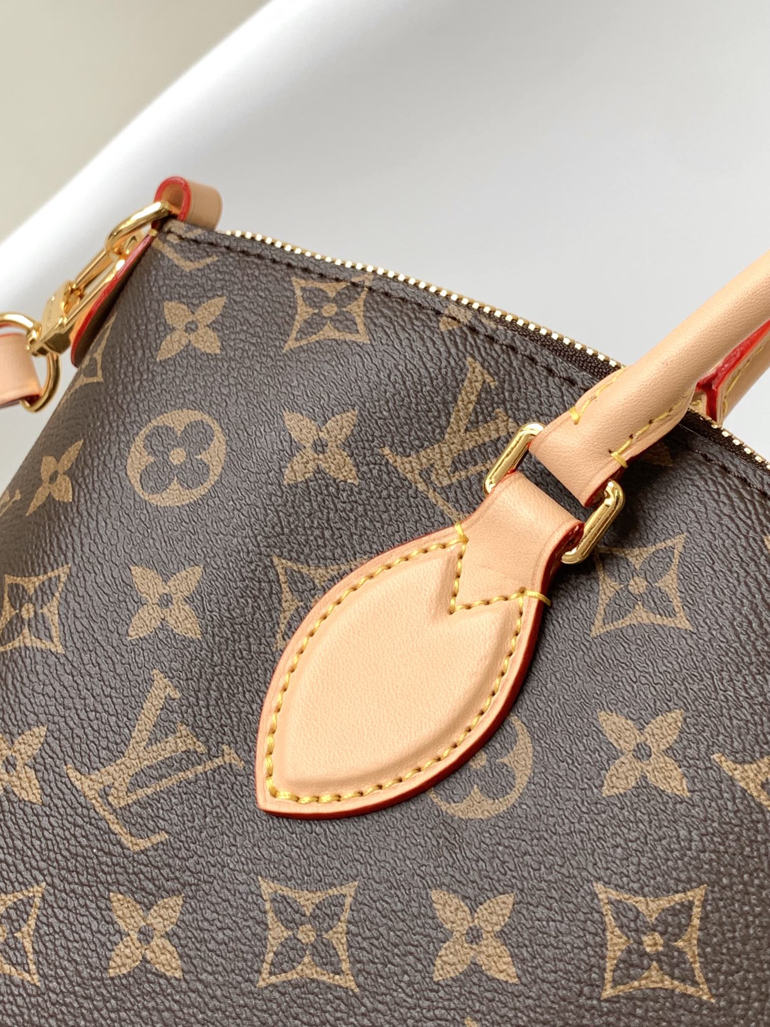 LV精品仿製女士鎖頭手提包Monogram經典百搭款｜歐美奢侈品精品推薦