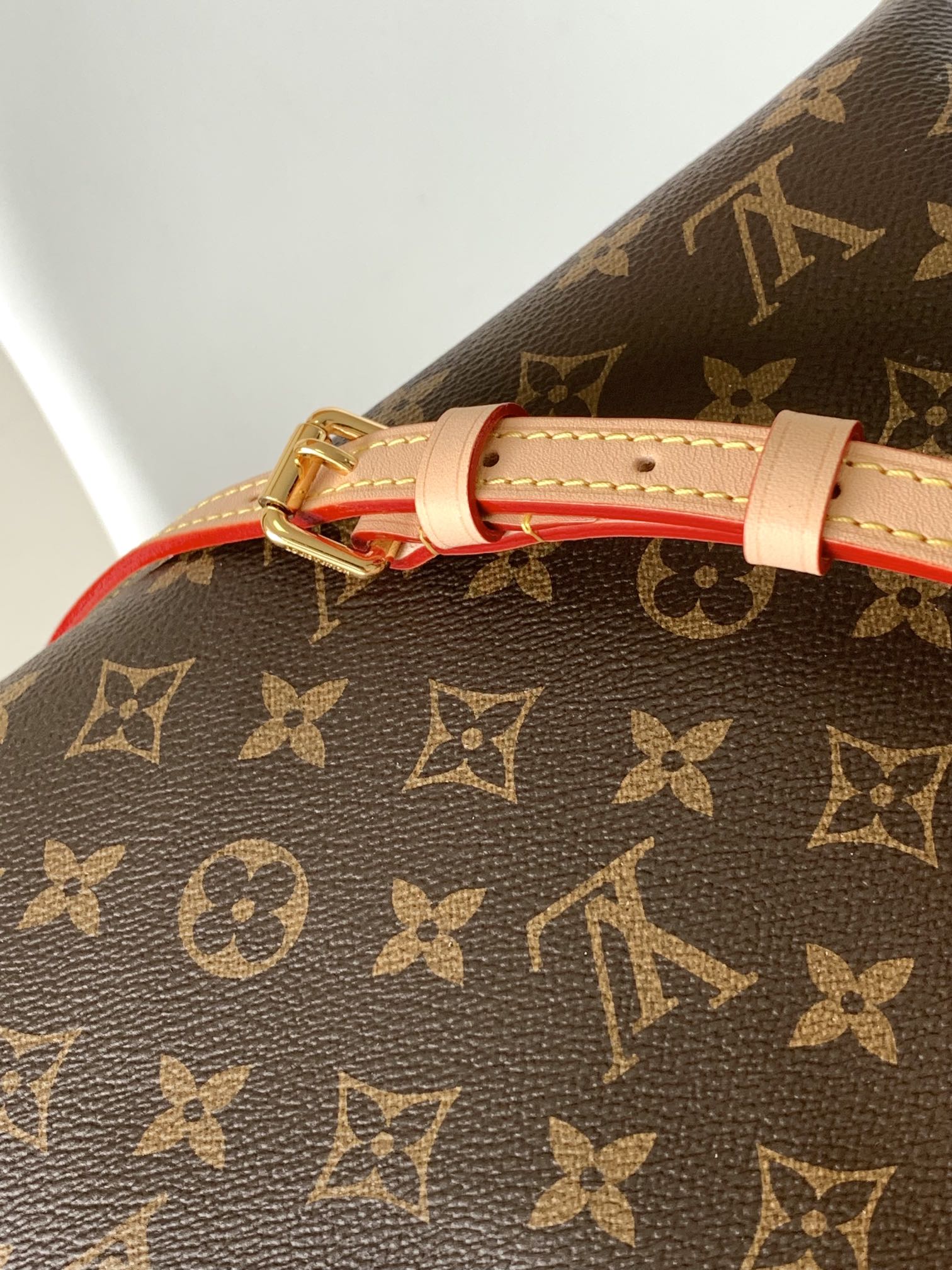 LV精品仿製女士鎖頭手提包Monogram經典百搭款｜歐美奢侈品精品推薦