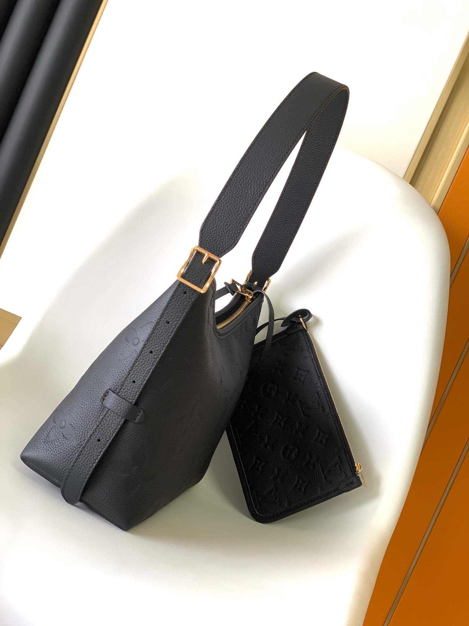 LV高仿女士單肩包Monogram壓紋黑色典雅款｜歐美奢侈品精品推薦