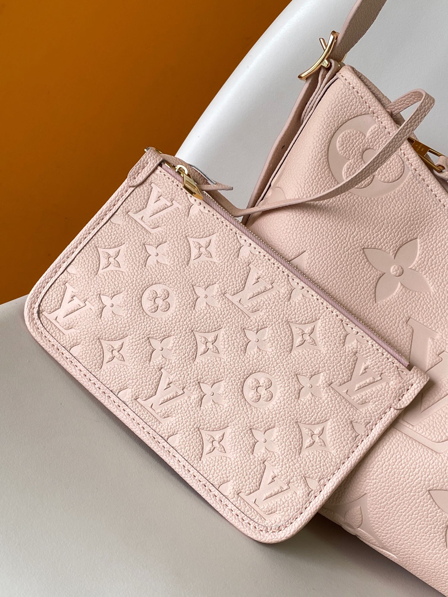 LV高仿女士單肩包櫻花粉Monogram壓紋甜美款｜歐美奢侈品精品推薦