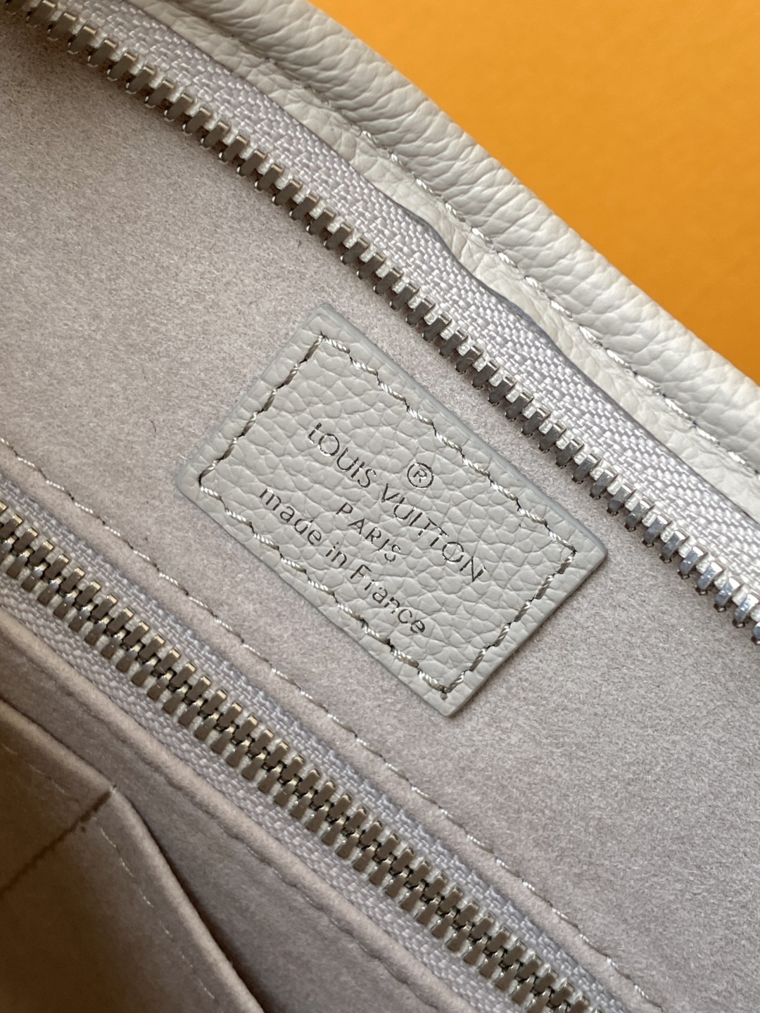 LV高仿女士單肩包霧灰色Monogram壓紋簡約款｜歐美奢侈品精品推薦
