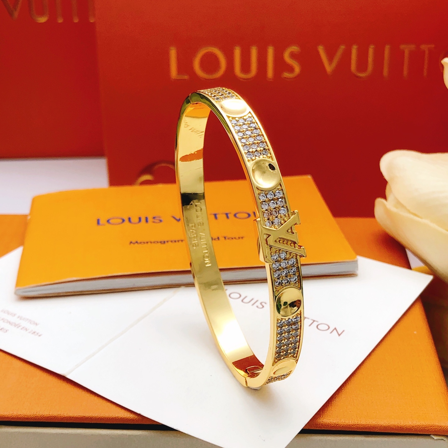 LV高仿女士手鐲滿鑽Logo雙圈設計奢華款|超A仿原單精品圖片 13 LV高仿女士手鐲滿鑽Logo雙圈設計奢華款|歐美奢侈品精品推薦